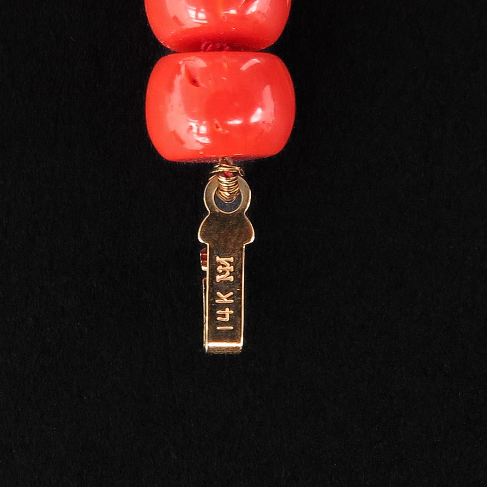A 19th Century Red Coral Necklace - Image 5 of 8
