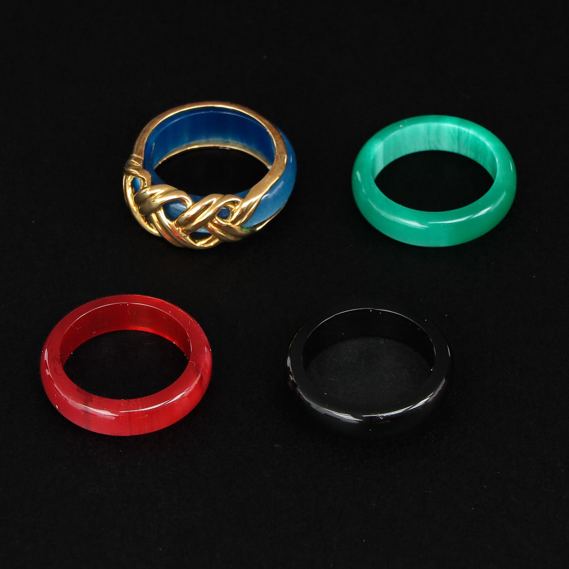An 18KG Ring with Interchangeable Bands