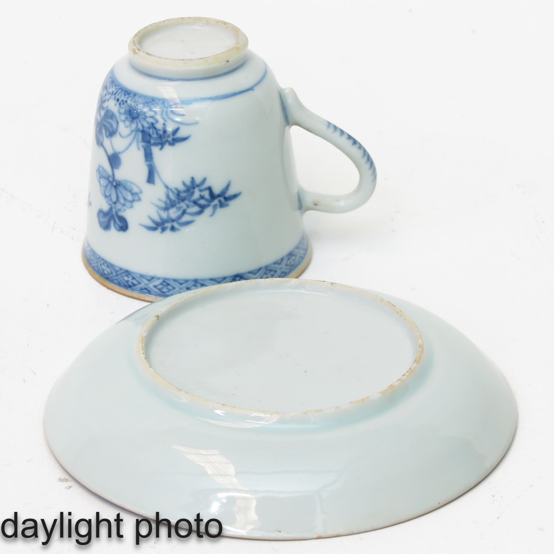 A Pair of Blue and White Cups and Saucers - Bild 10 aus 10