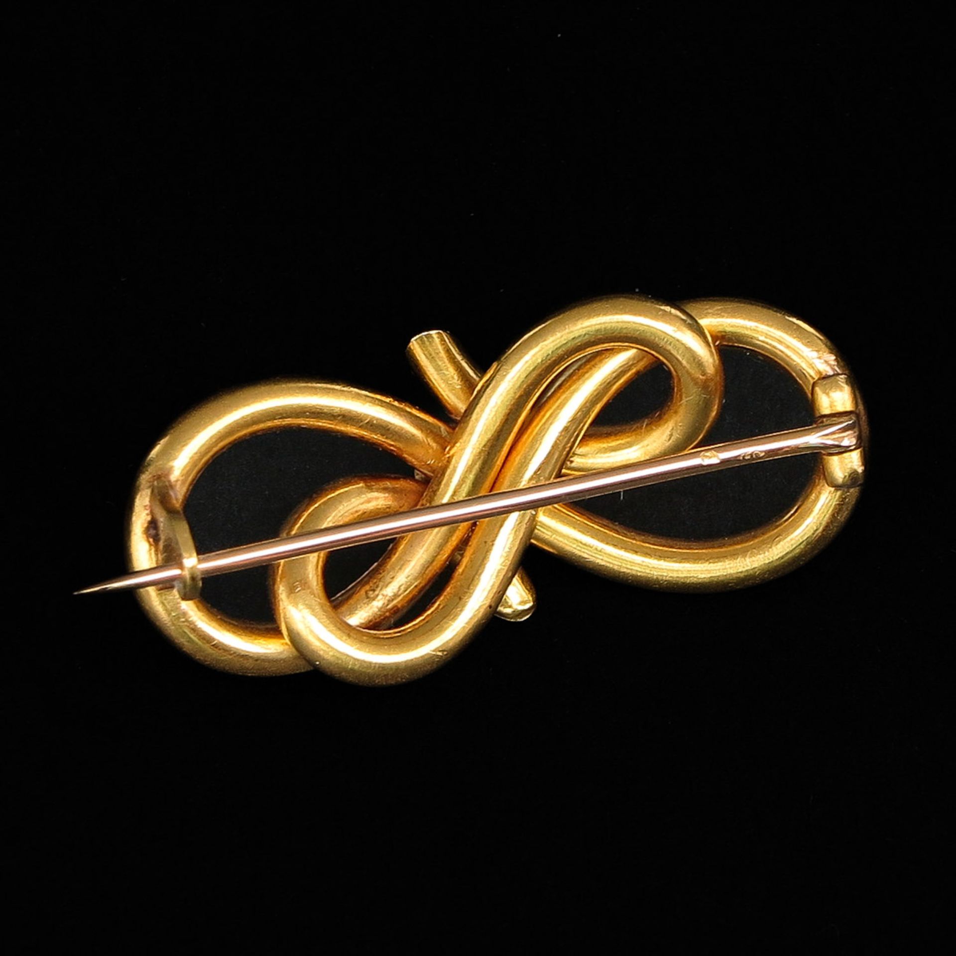 A Brooch in the Form of a Knot - Image 2 of 4