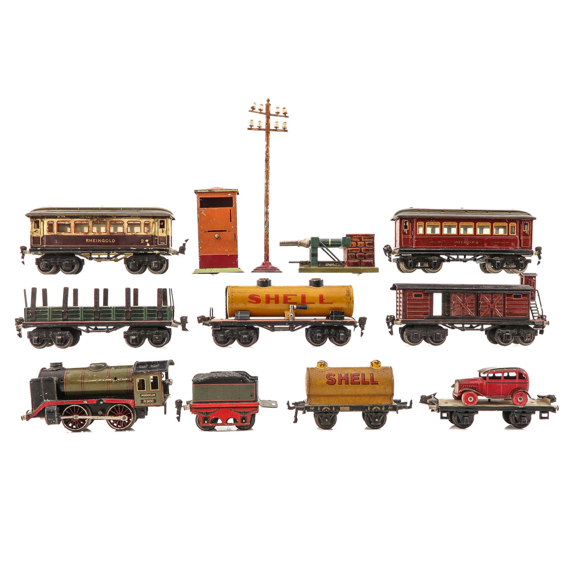 A Collection of Marklin Trains and Accessories - Image 2 of 10