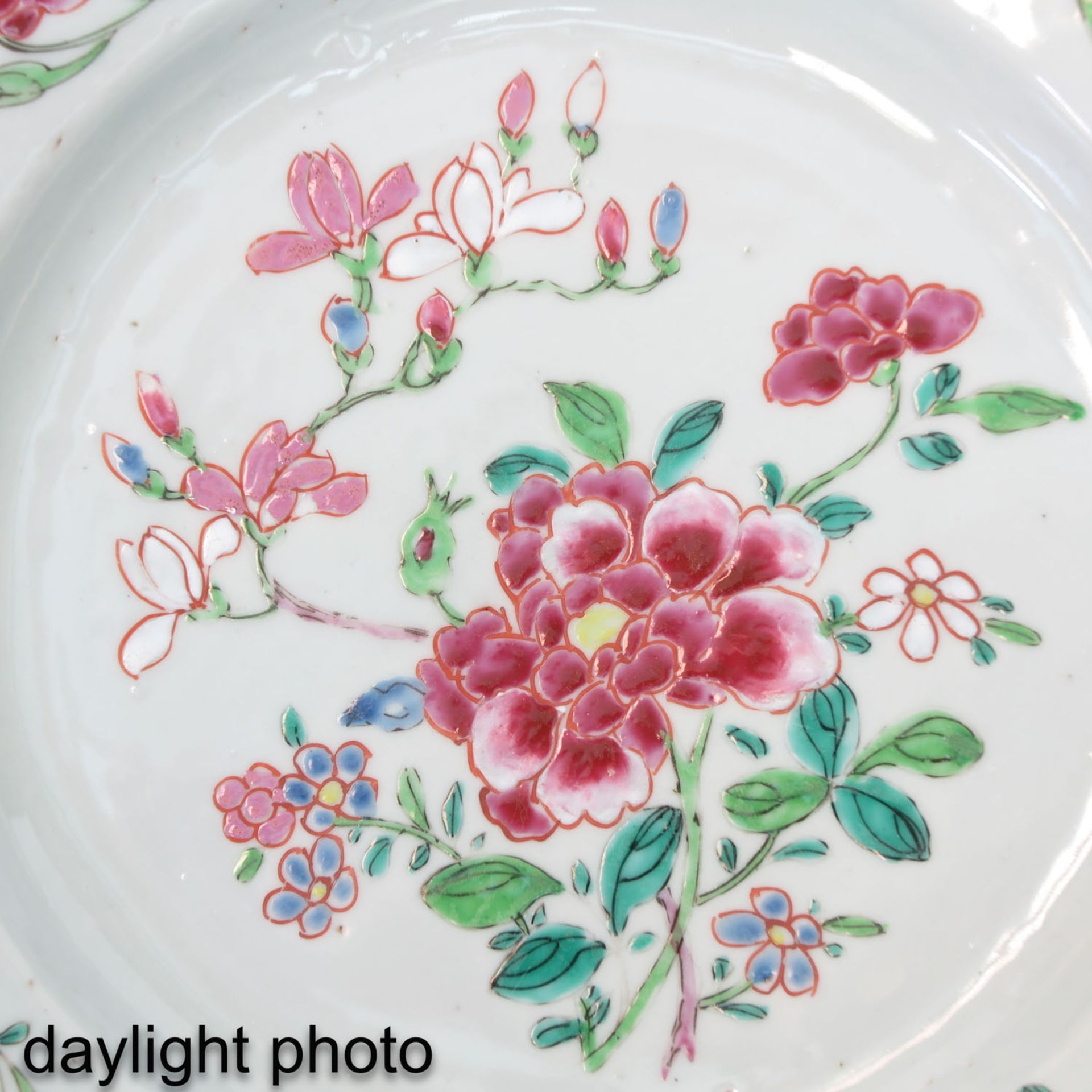 A Famille Rose Plate - Bild 5 aus 5