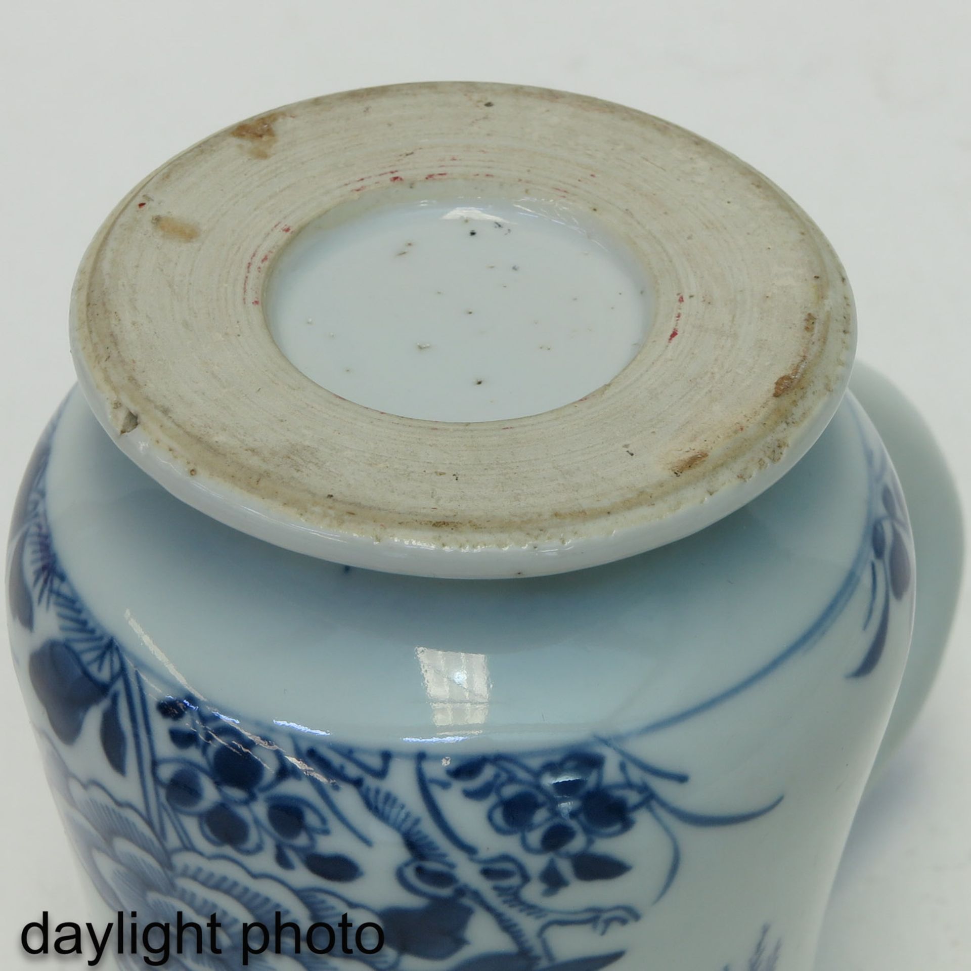 A Blue and White Mug - Bild 8 aus 9