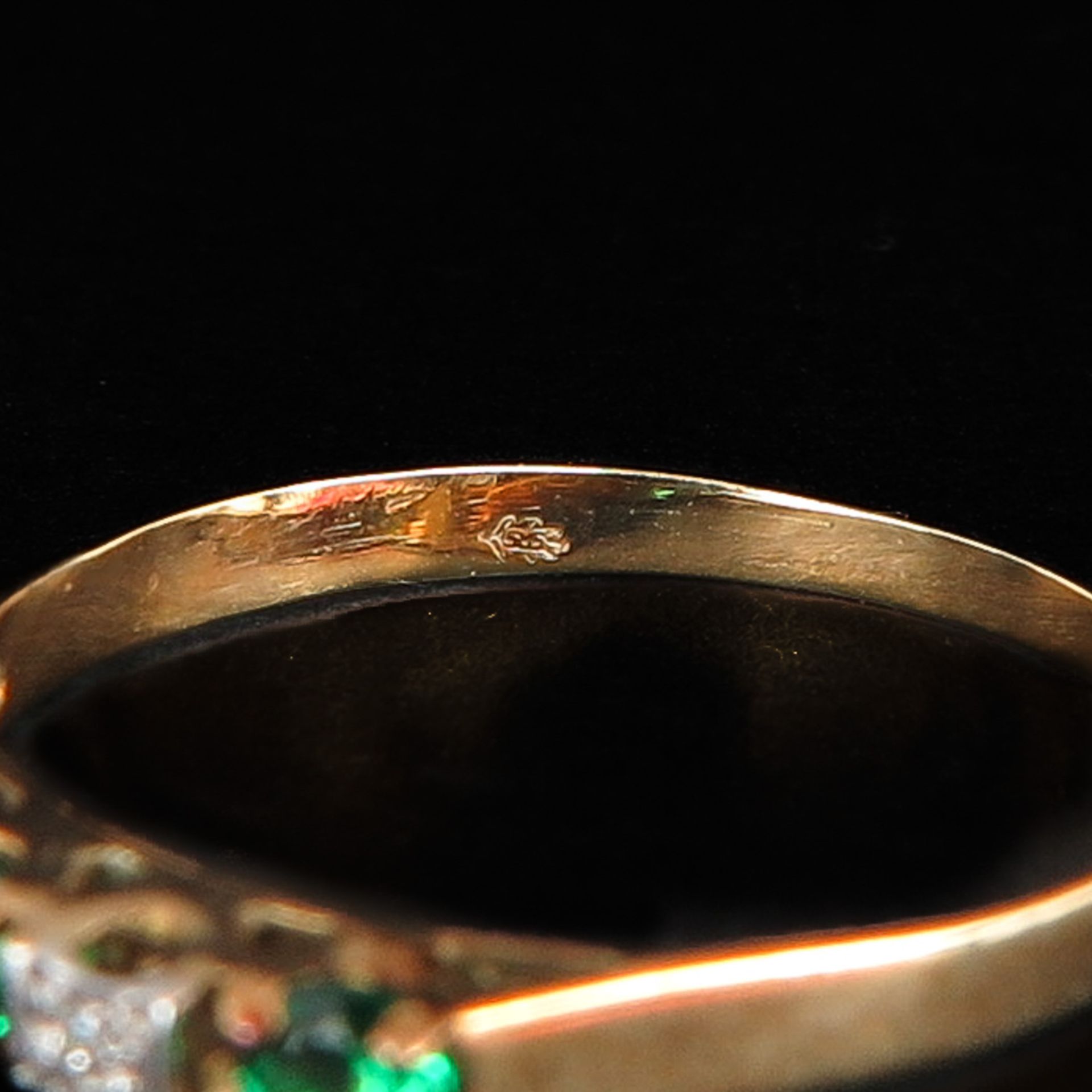 A Ladies 14KG Emerald and Diamond Ring - Image 4 of 5