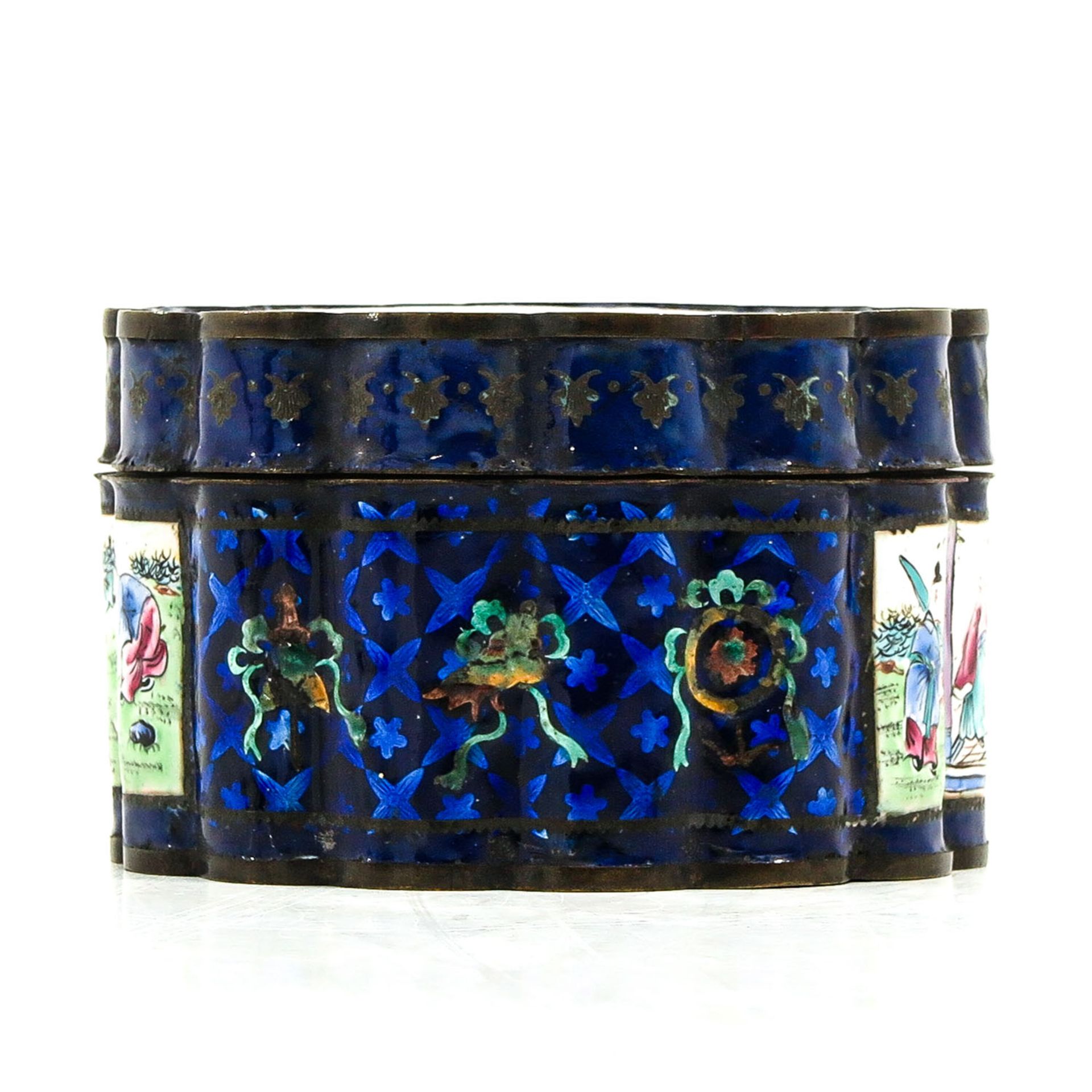 A Round Cloisonne Box - Image 4 of 10