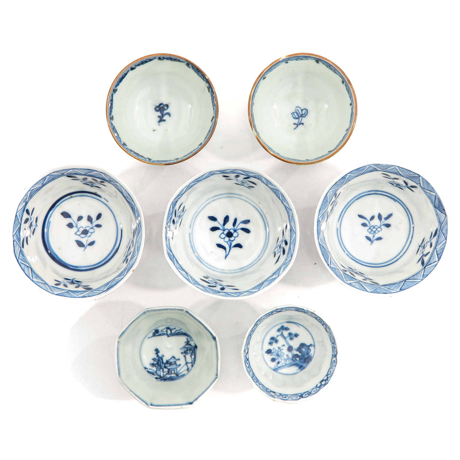 A Collection of Blue and White Cups and Saucers - Image 5 of 10