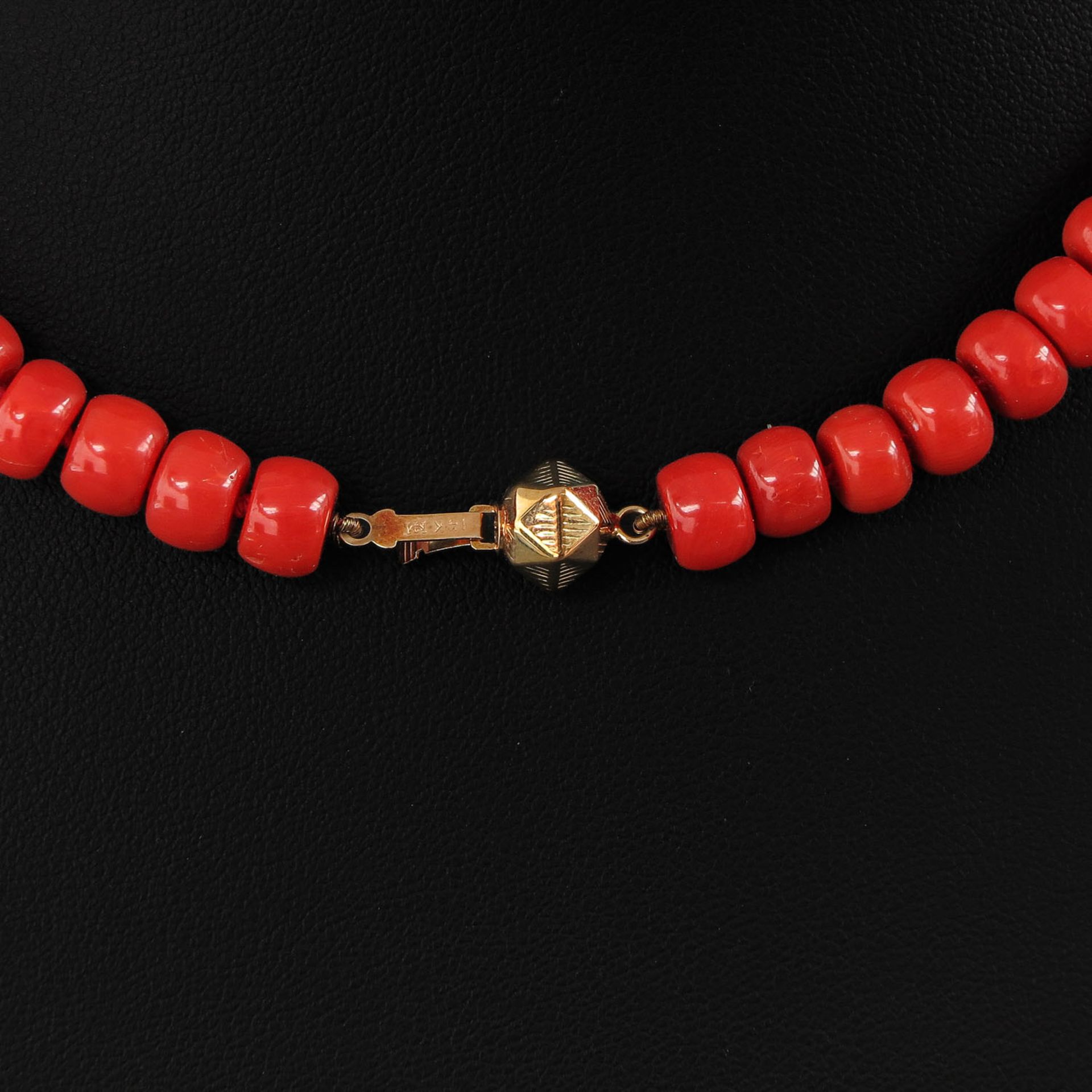 A 19th Century Red Coral Necklace - Image 3 of 8