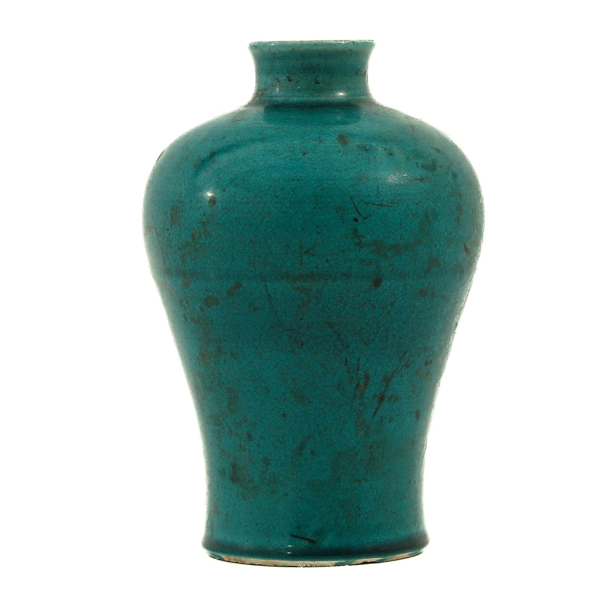 A Small Green Glaze Meiping Vase - Image 3 of 9