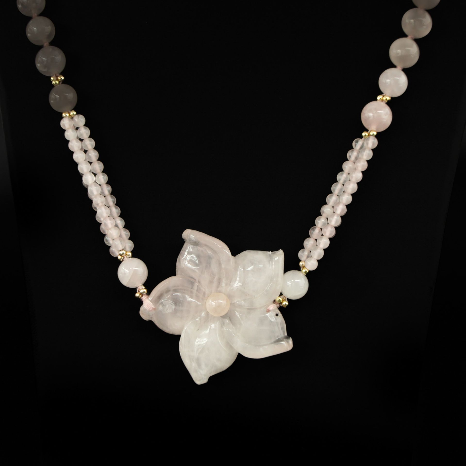 A Rose Quartz Necklace - Image 2 of 5