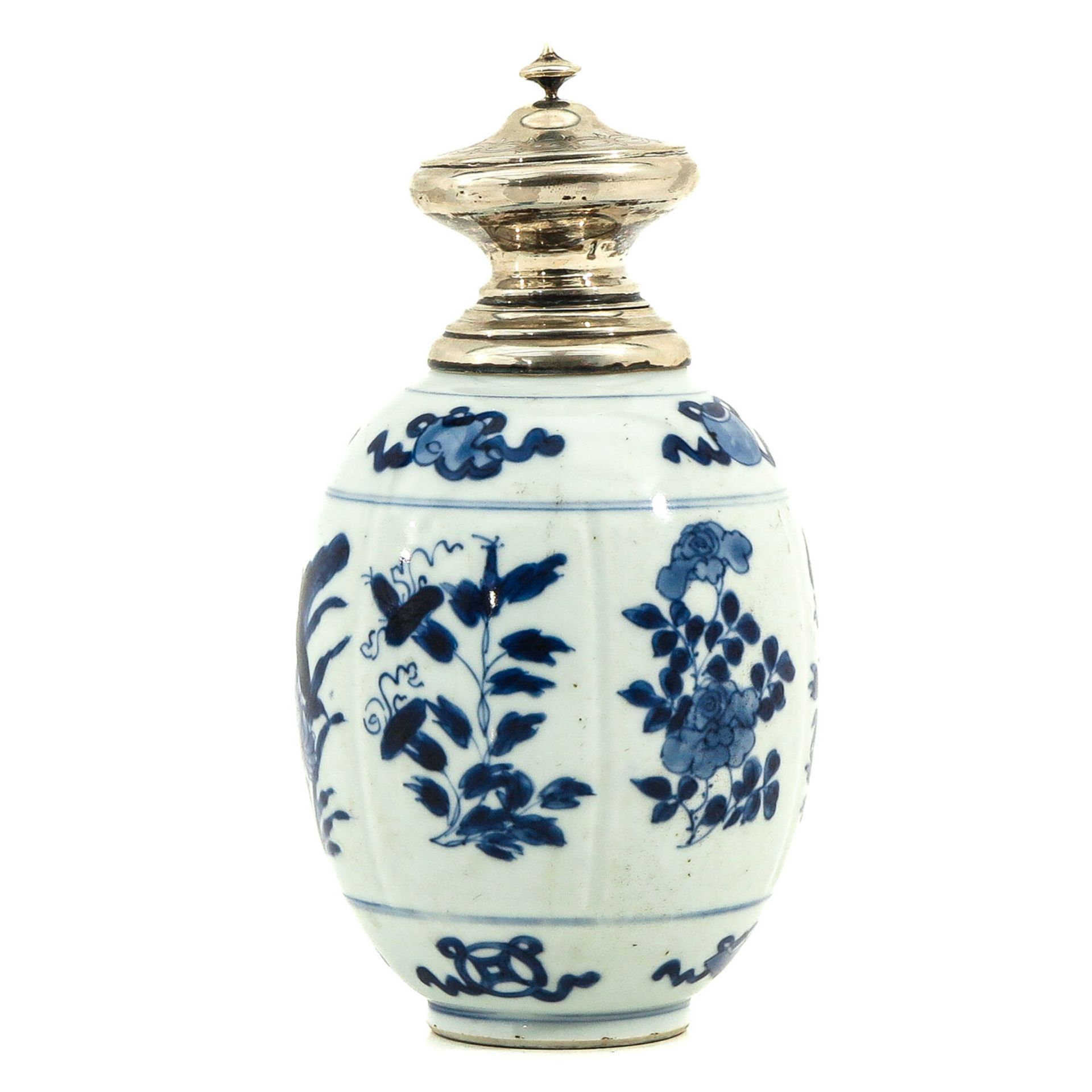 A Blue and White Tea Caddy - Image 2 of 10