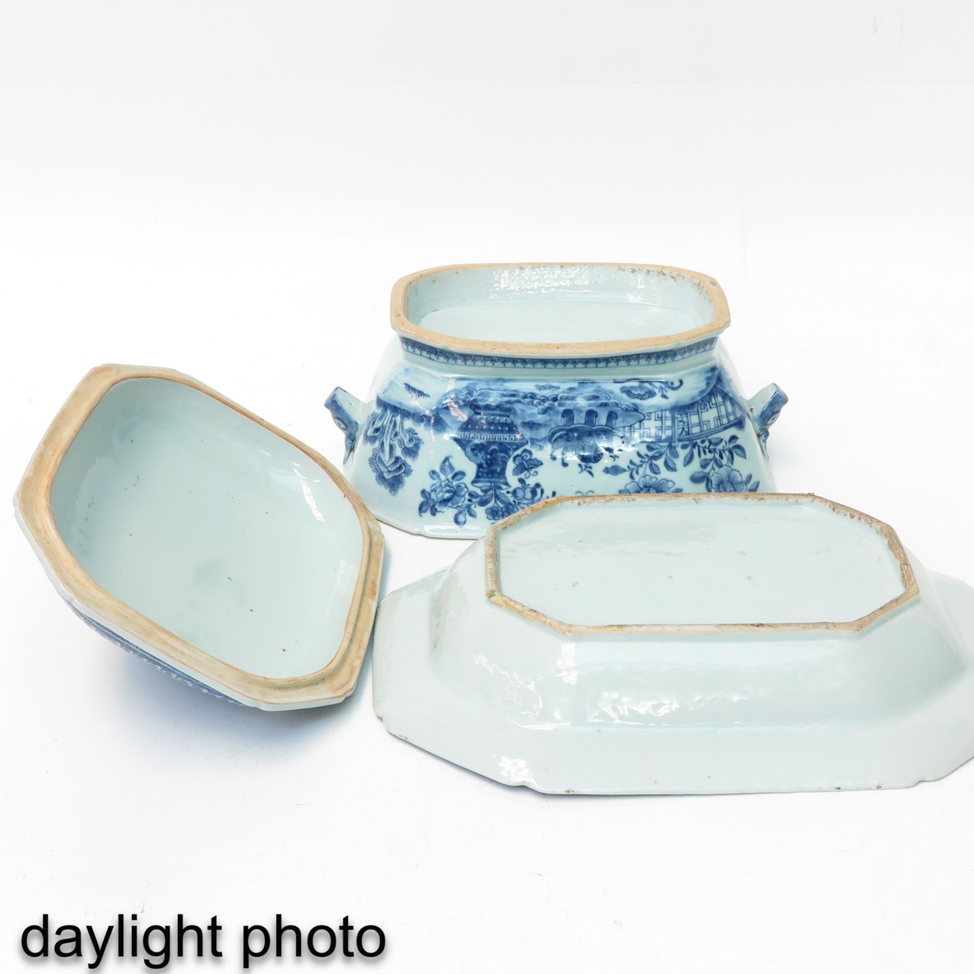 A Blue and White Tureen and Under Plate - Image 10 of 10