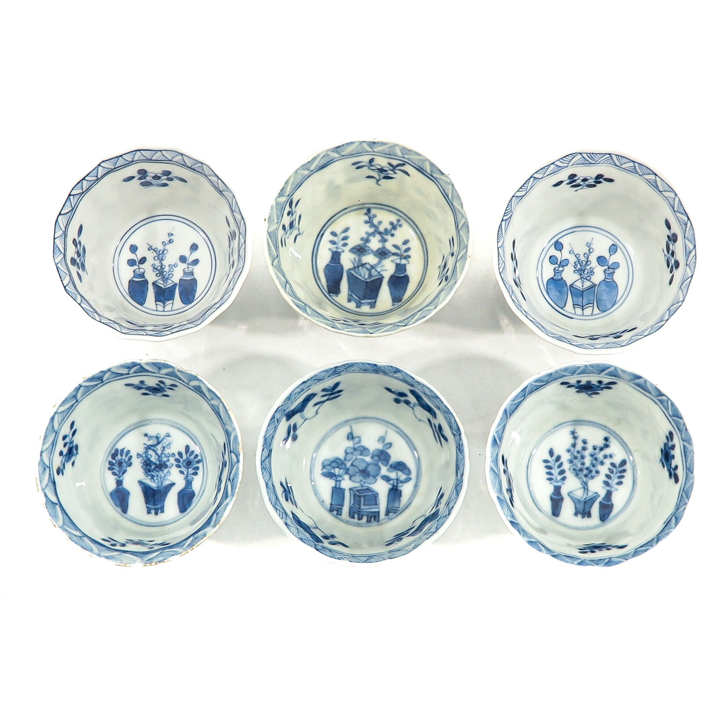 A Collection of Blue and White Cups and Saucers - Image 5 of 10