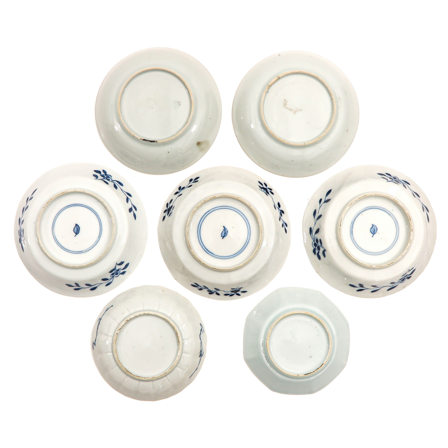 A Collection of Blue and White Cups and Saucers - Image 8 of 10