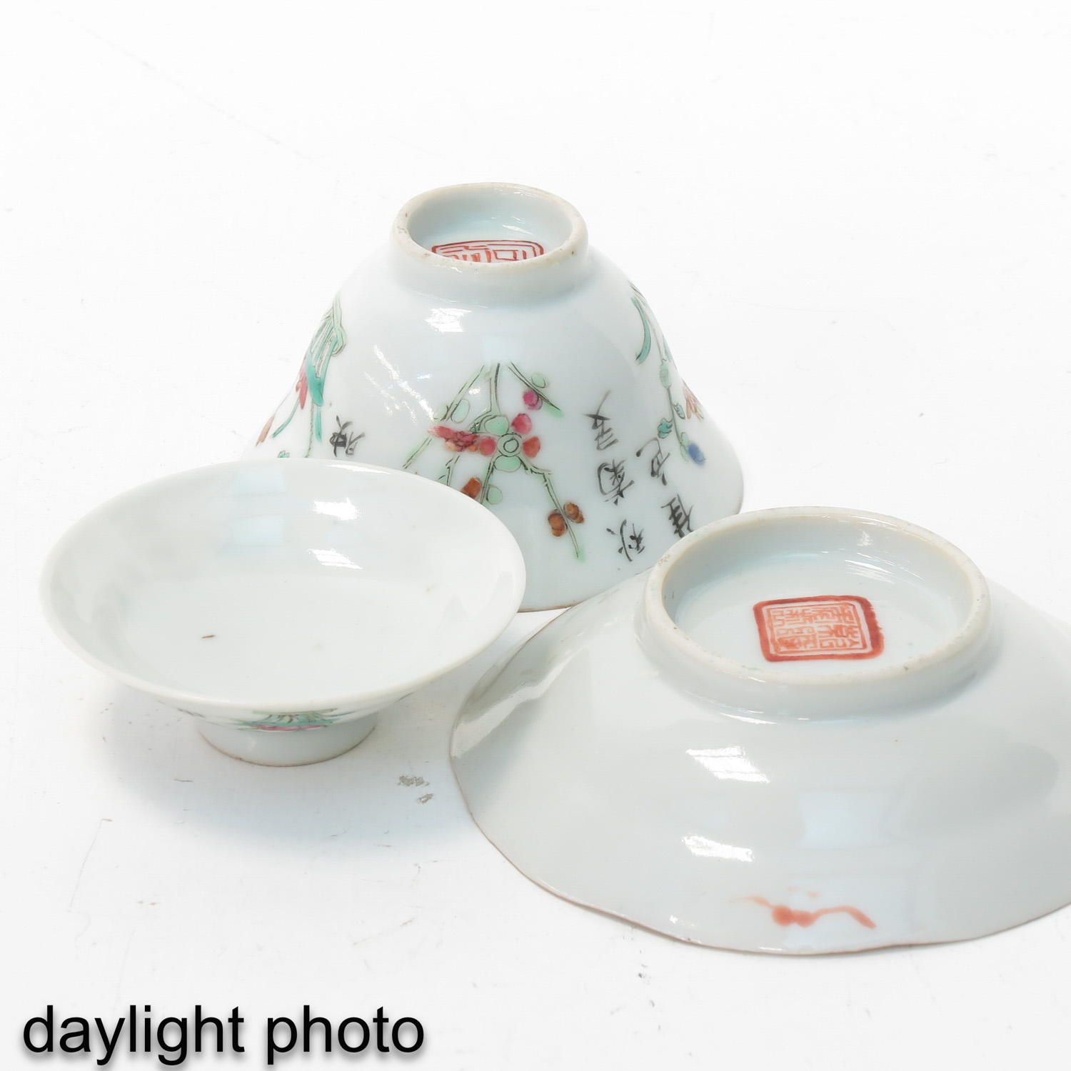 A Pair of Famille Rose Covered Cups and Saucers - Image 10 of 10