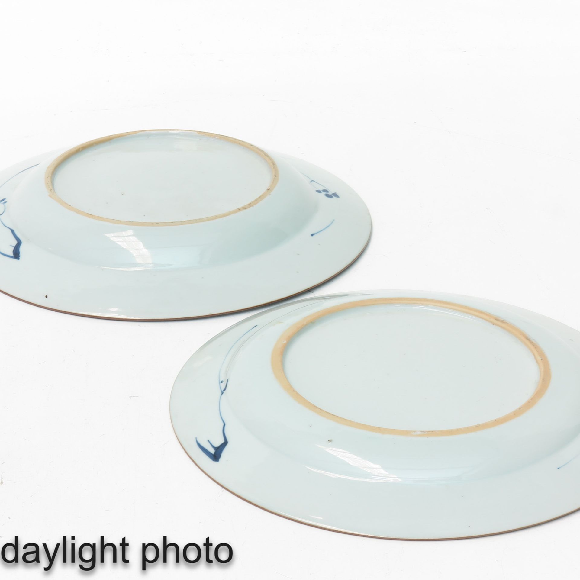 A Lot of 2 Blue and White Plates - Image 8 of 10