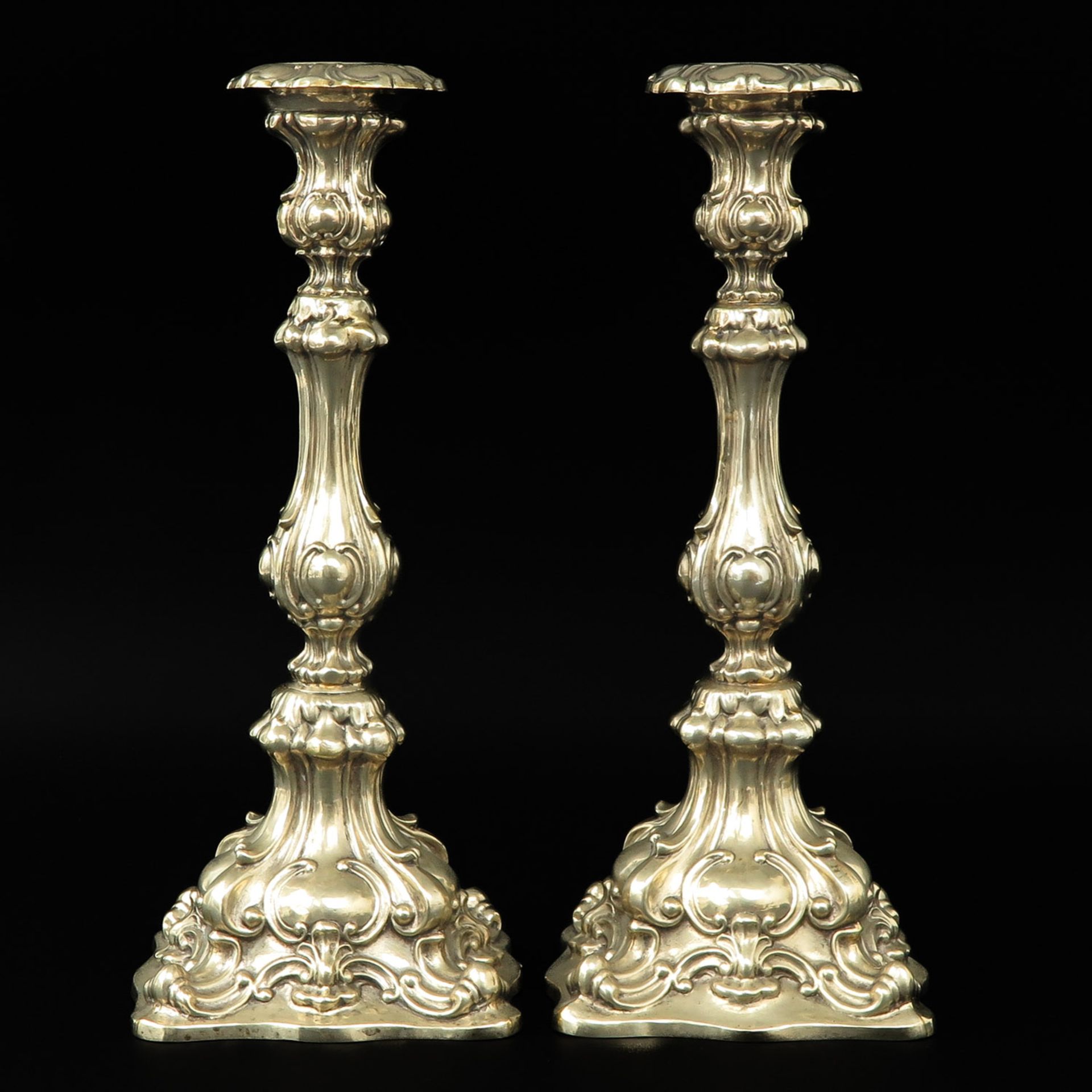 A Pair of 19th Century Silver Candlesticks - Bild 4 aus 8
