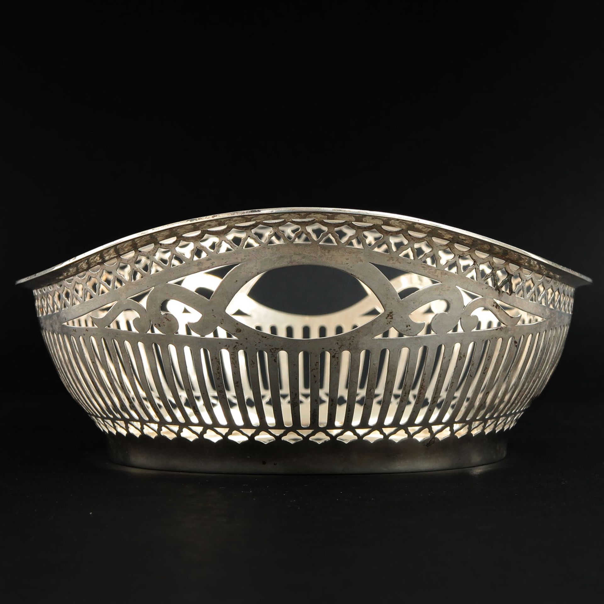 A Silver Bread Basket - Image 2 of 8