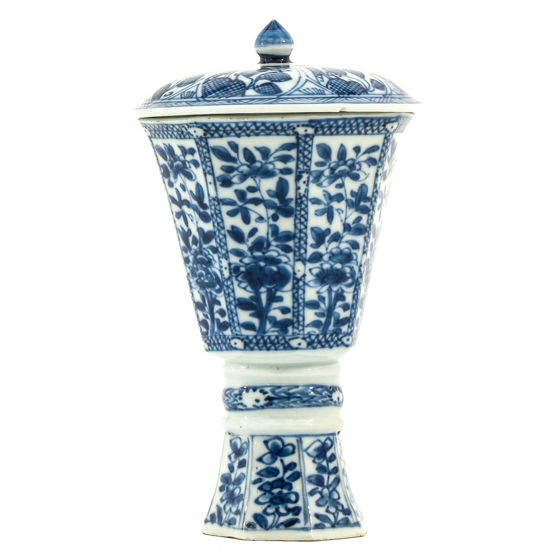 A Blue and White Stem Cup with Cover - Bild 3 aus 9