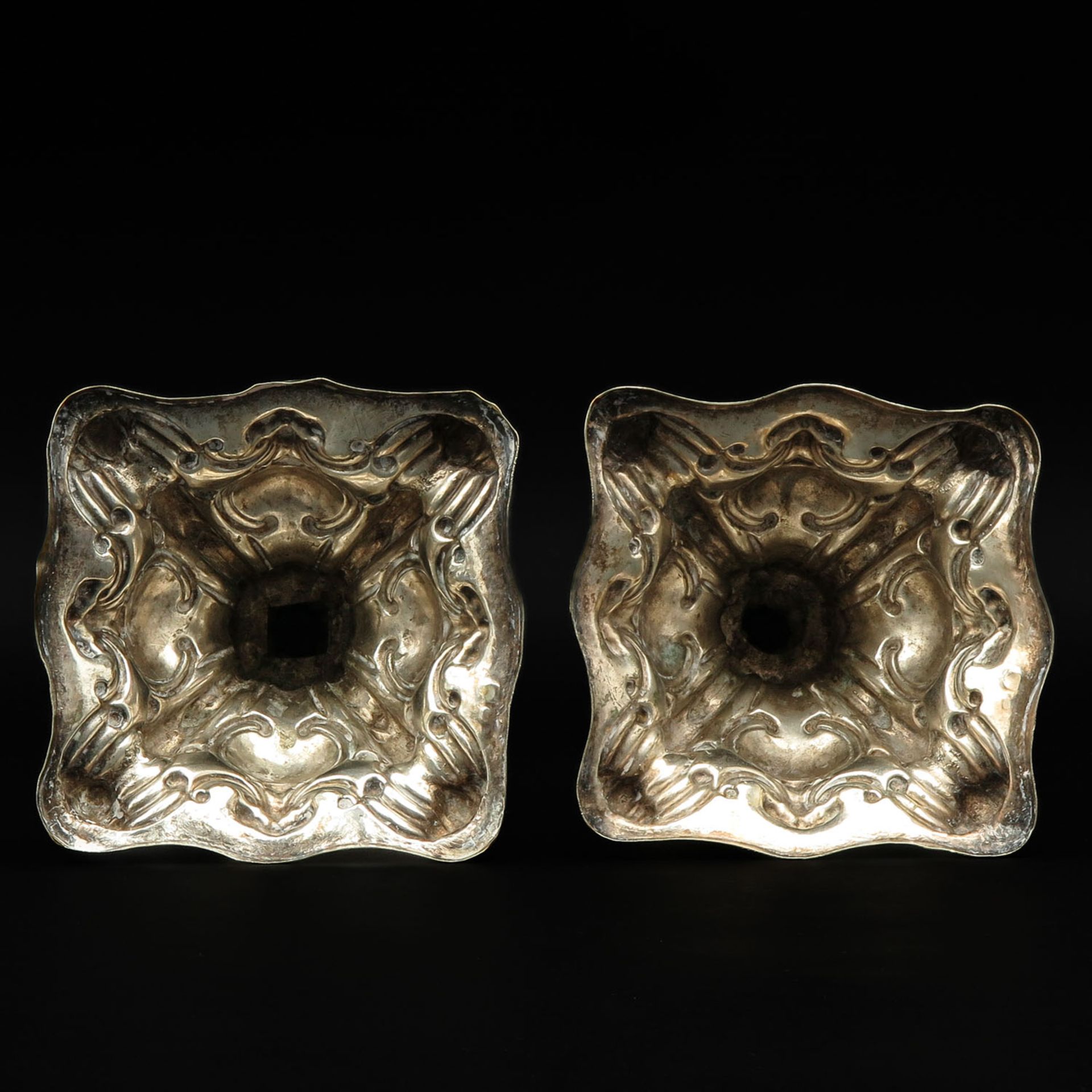 A Pair of 19th Century Silver Candlesticks - Bild 6 aus 8