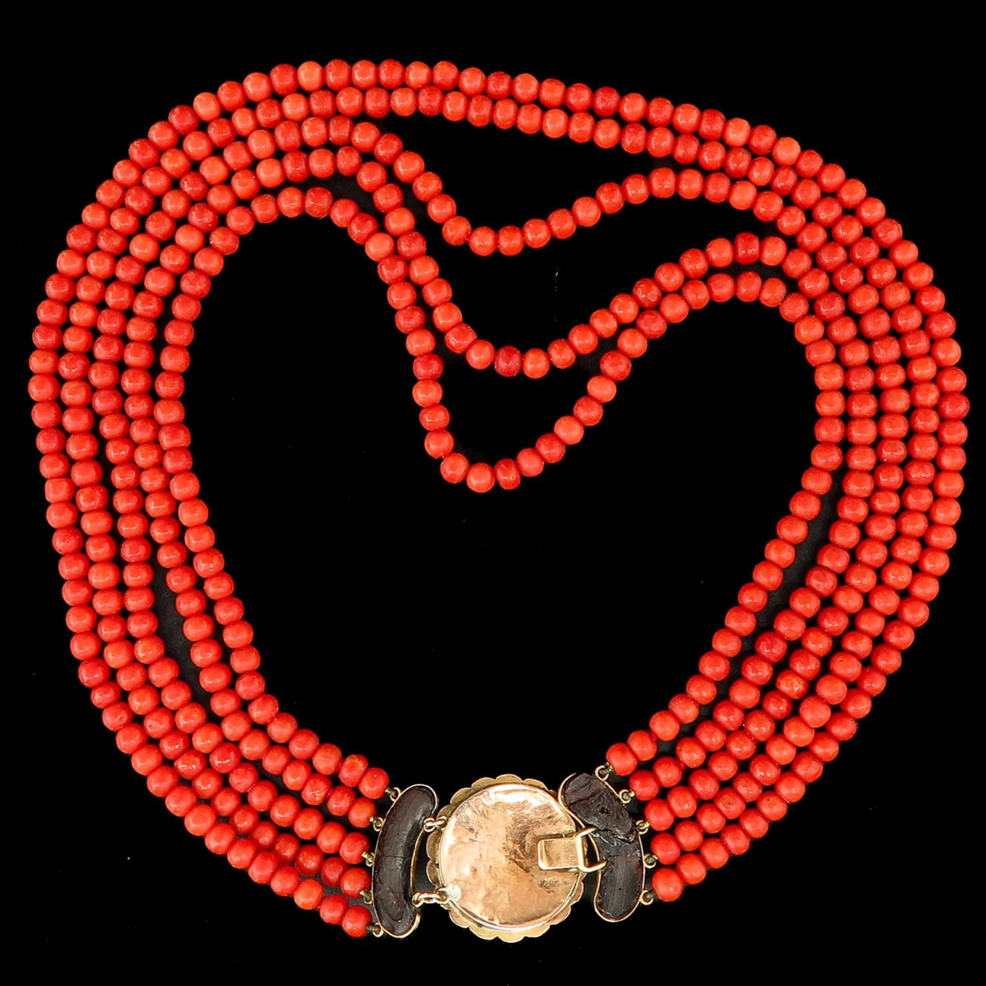A 19th Century 5 Strand Red Coral Necklace on 14KG Clasp - Bild 4 aus 5