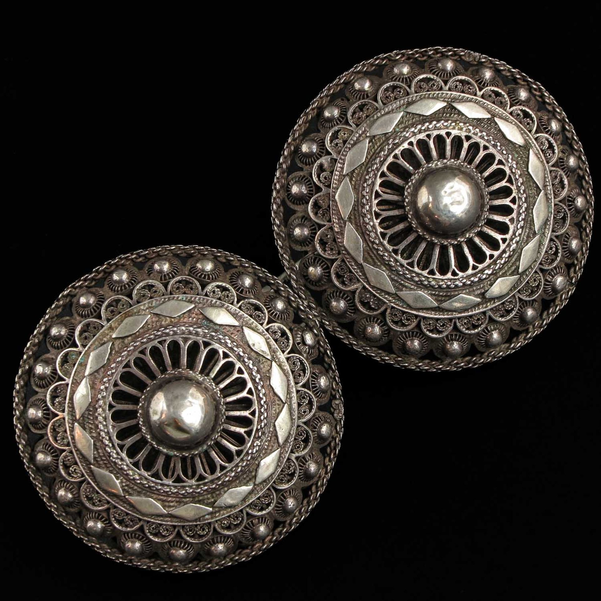 A Pair of Silver Broekstukken