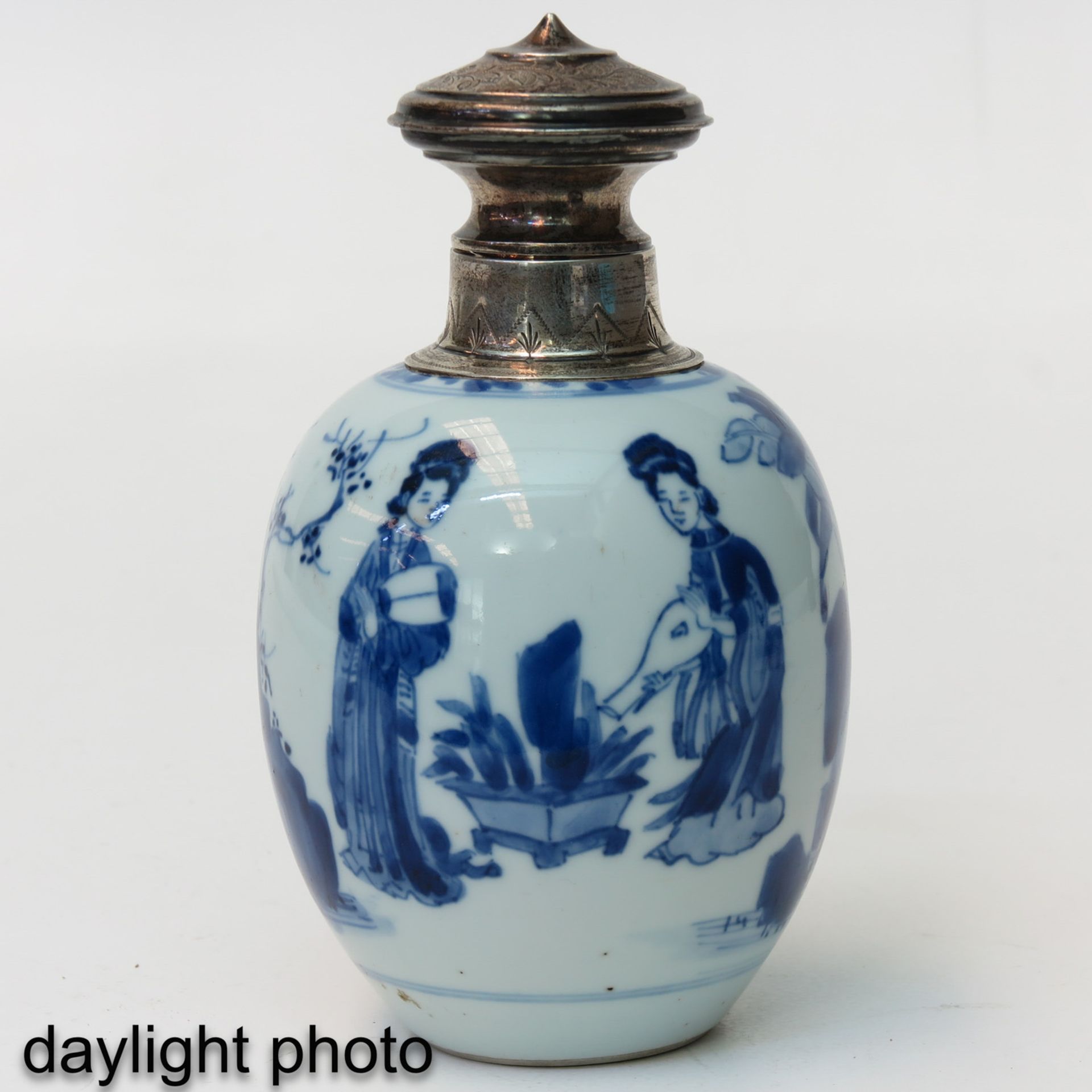 A Blue and White Tea Box - Image 7 of 10