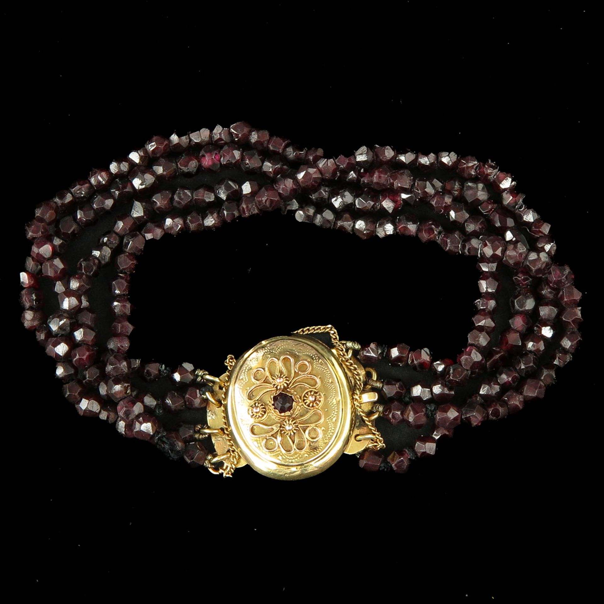 A Collection of 4 Garnet Necklaces and 1 Bracelet - Bild 7 aus 7