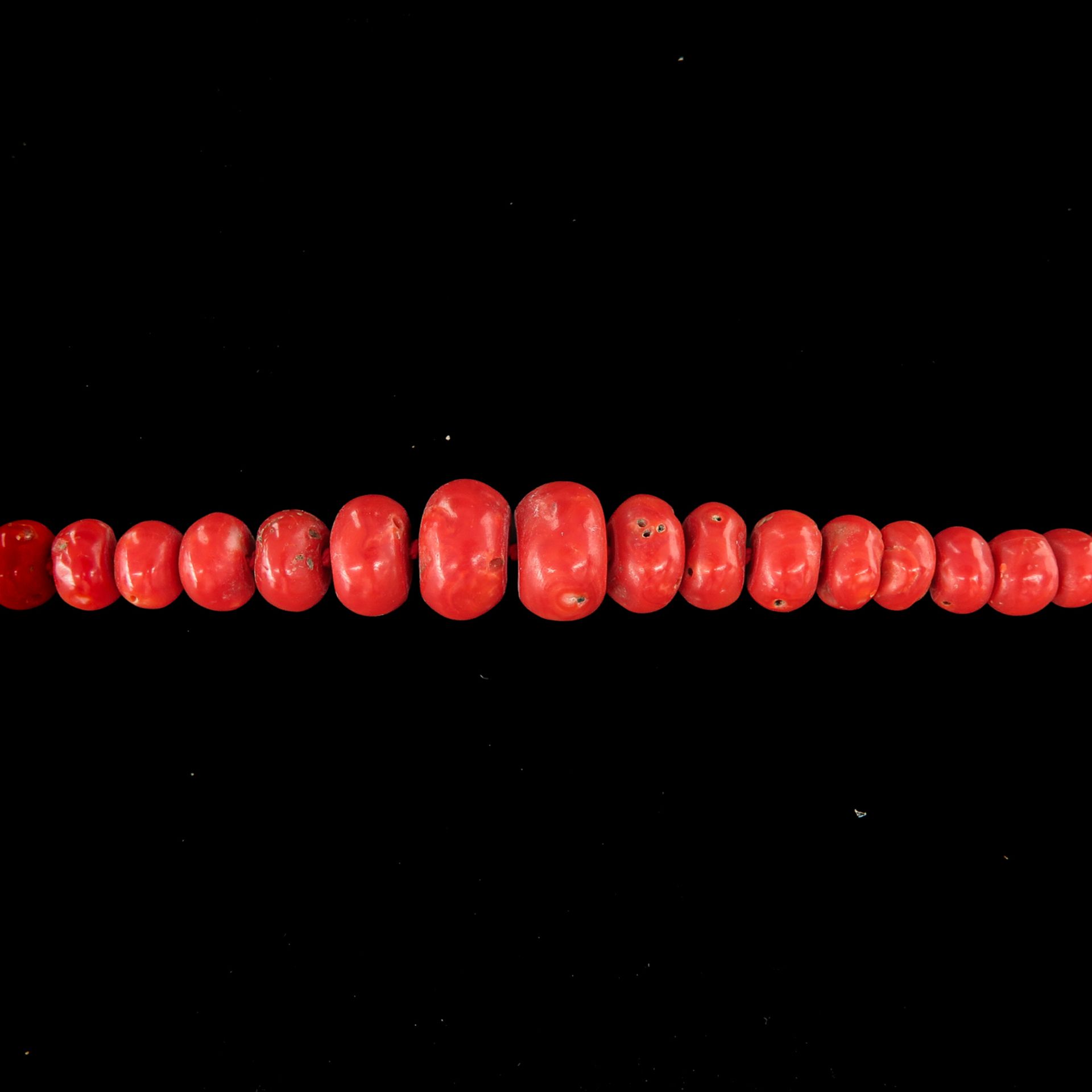 A Single Strand Deep Red Red Coral Necklace - Bild 5 aus 5