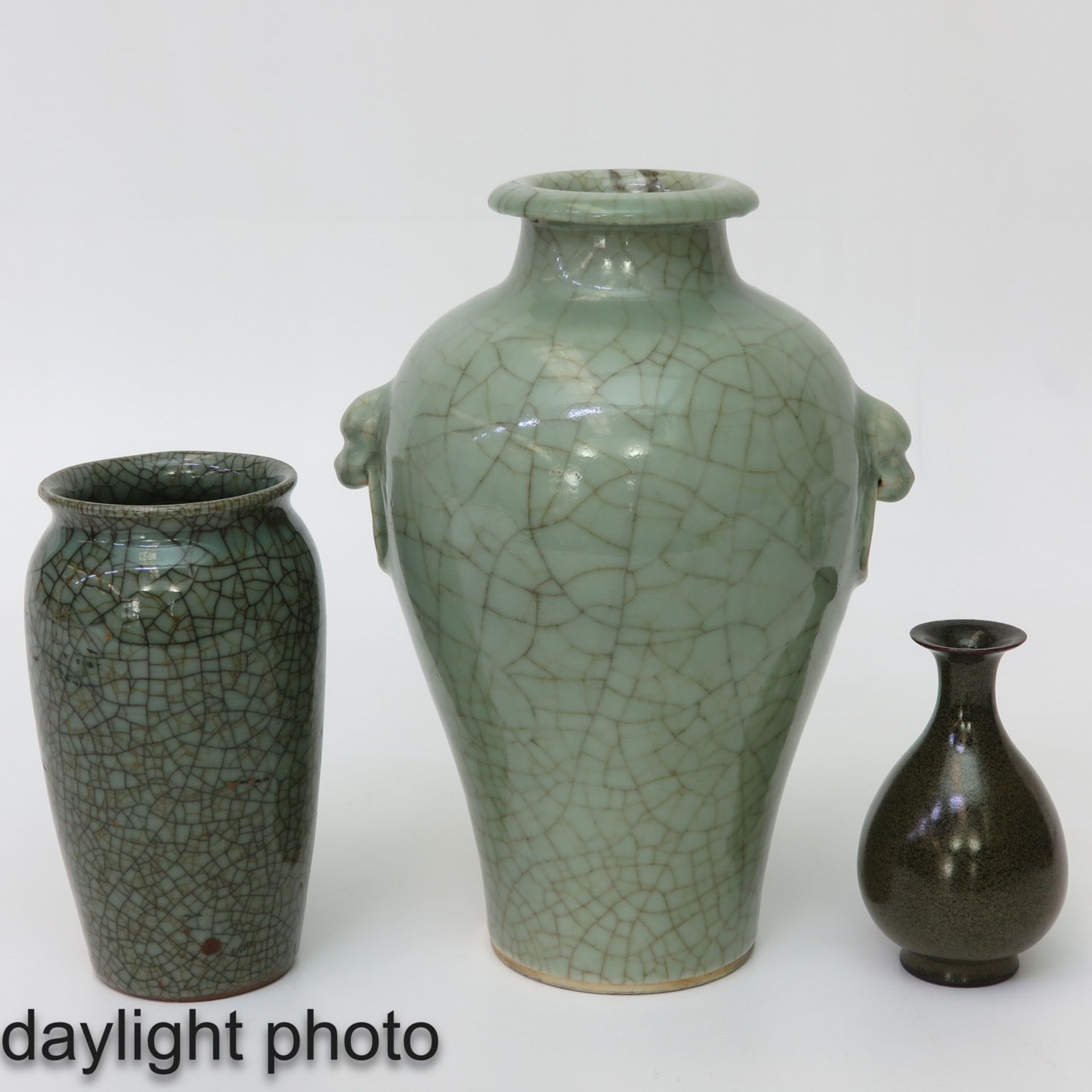 A Collection of 3 Vases - Bild 7 aus 10