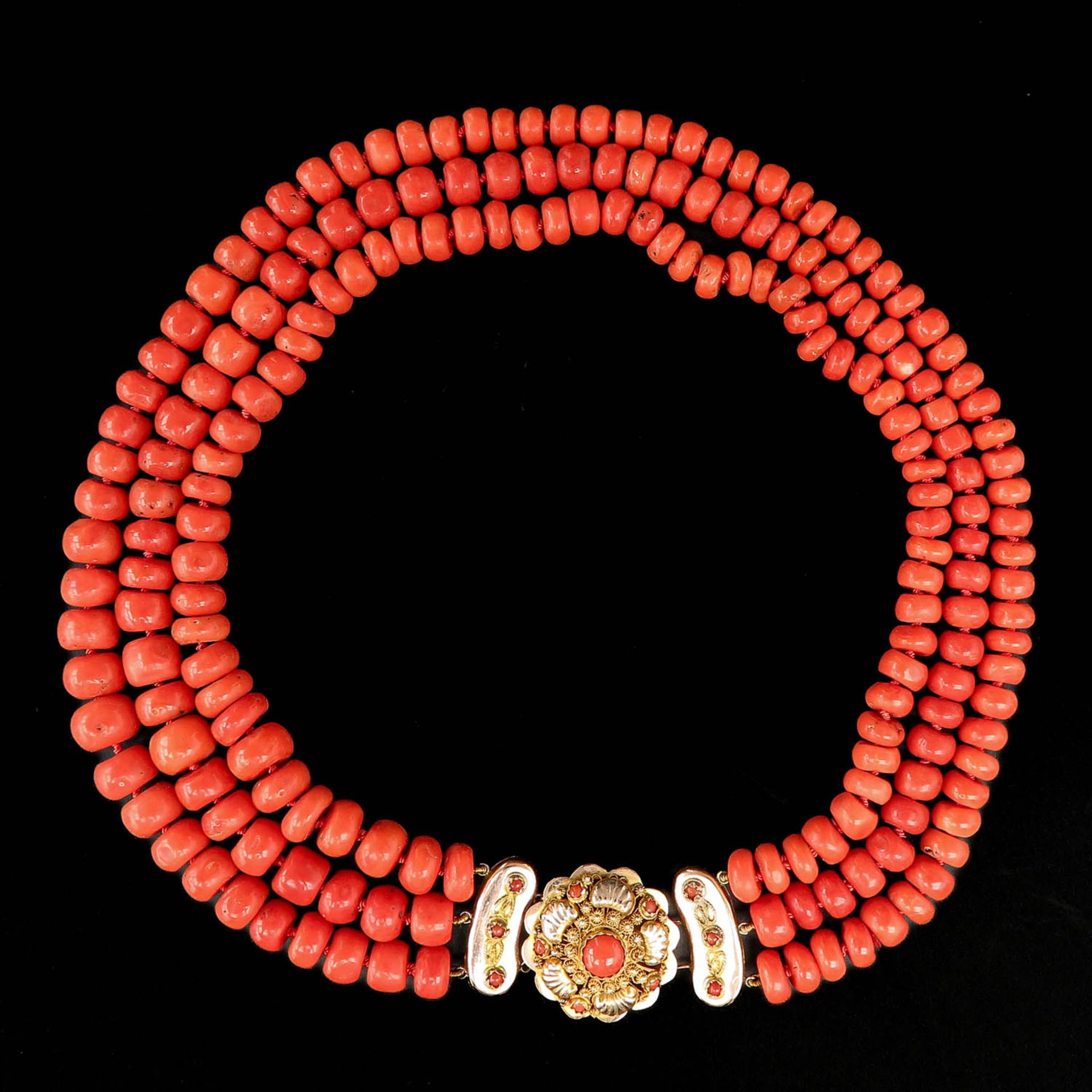 A 3 Strand Red Coral Necklace on 14KG Clasp - Image 3 of 6