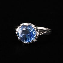 A Ladies 14KG Ring with Ceylon Sapphire