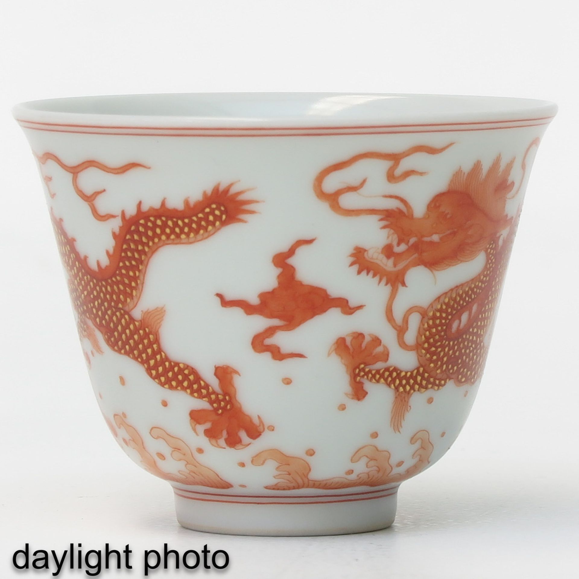 A Pair of Orange and Gilt Dragon Cups - Bild 7 aus 10