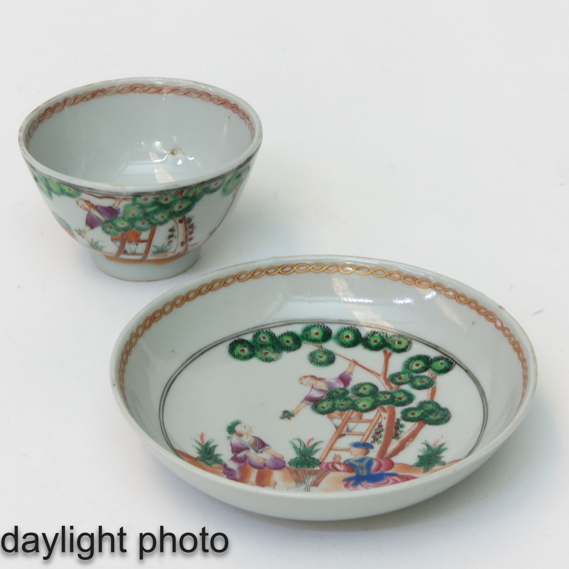 A Cherry Pickers Decor Cup and Saucer - Bild 7 aus 9