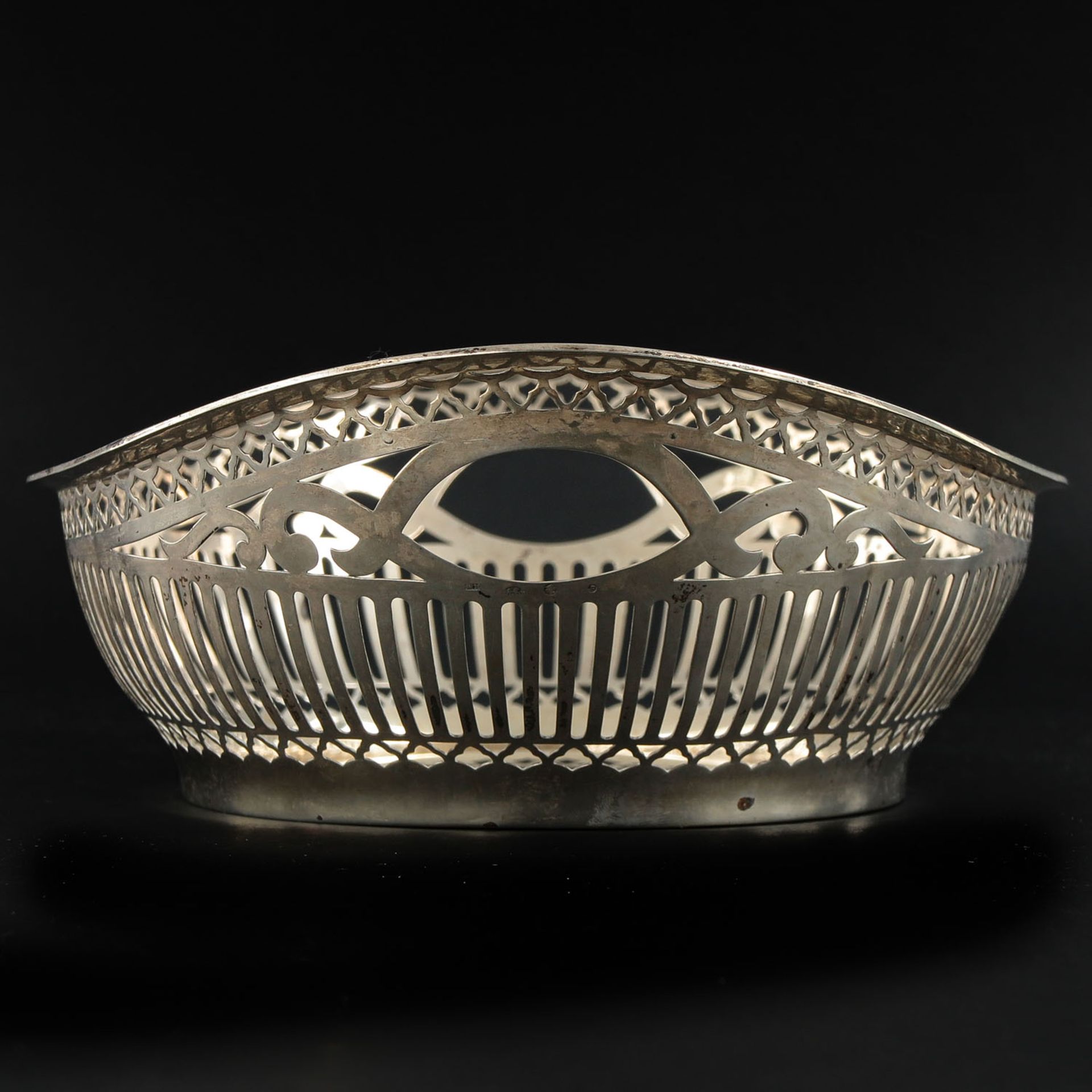 A Silver Bread Basket - Image 4 of 8