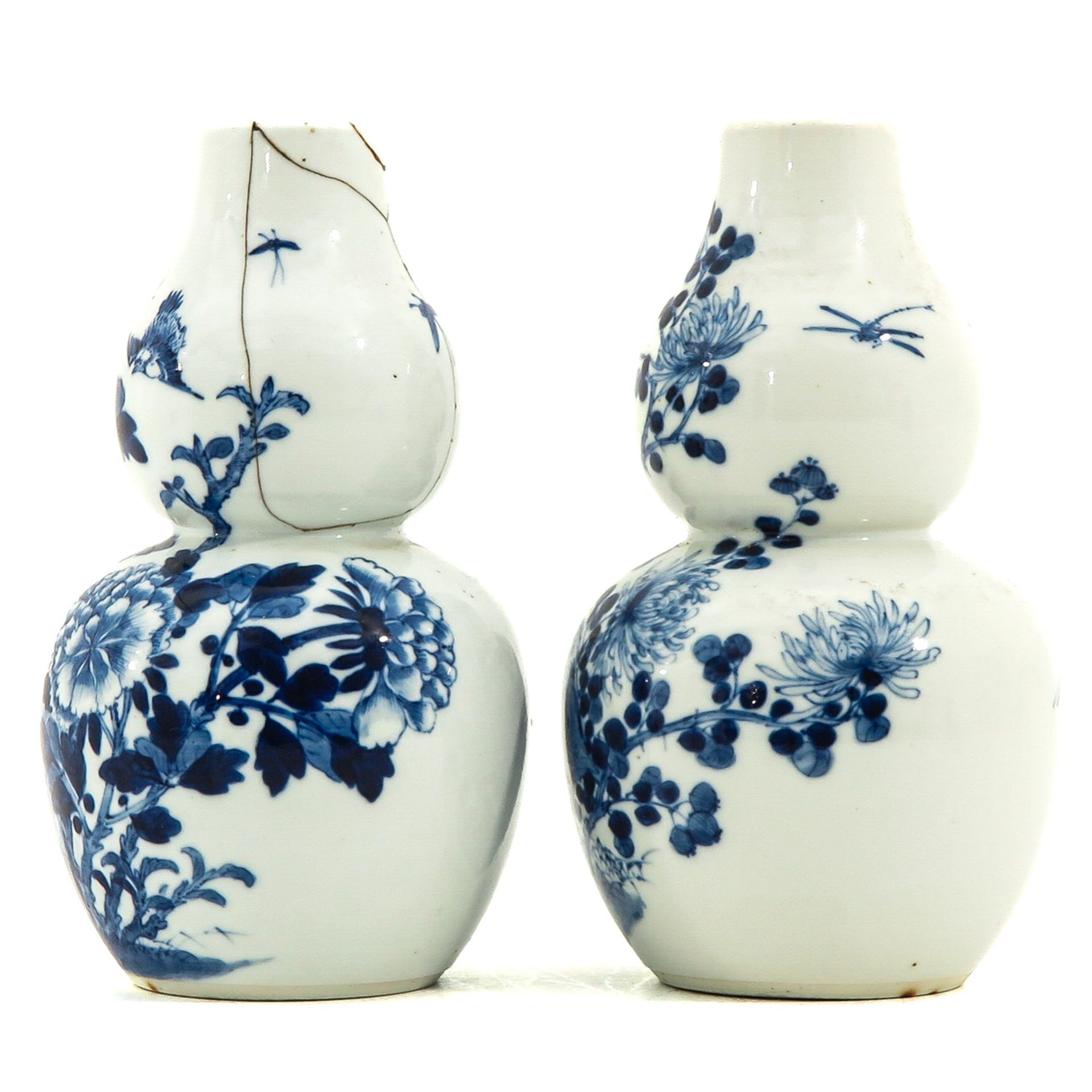 A Pair of Blue and White Gourd Vases - Image 2 of 10