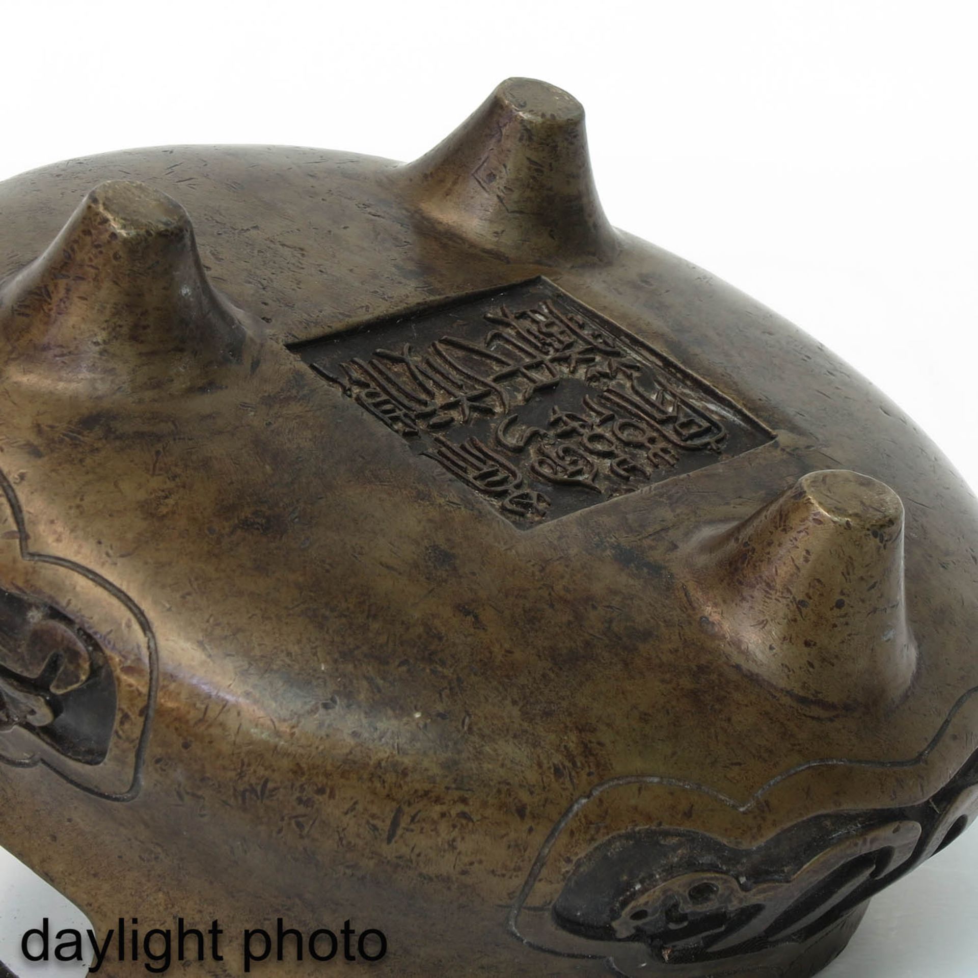 A Bronze Tripod Censer - Image 8 of 9