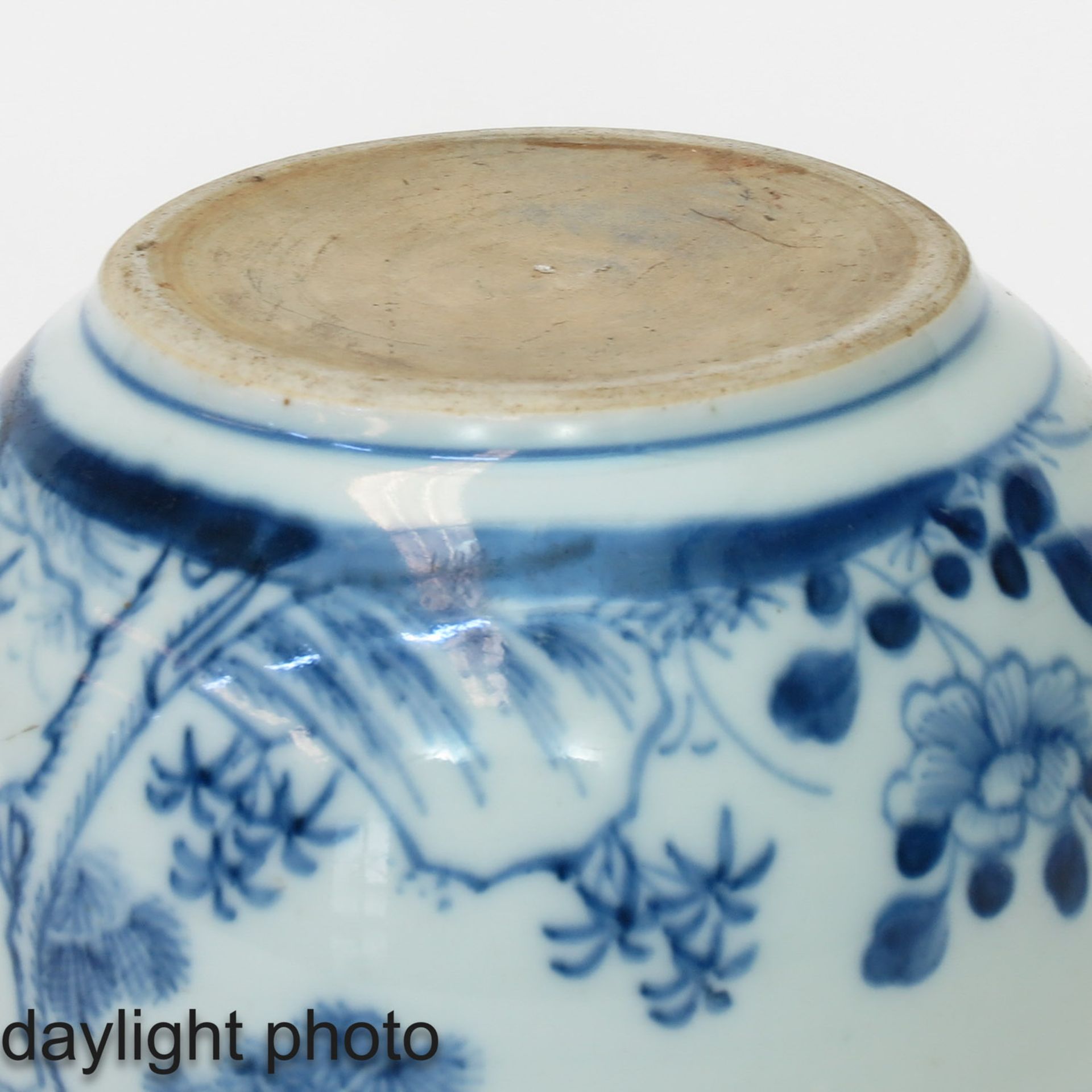 A Blue and White Chamber Pot - Image 8 of 9