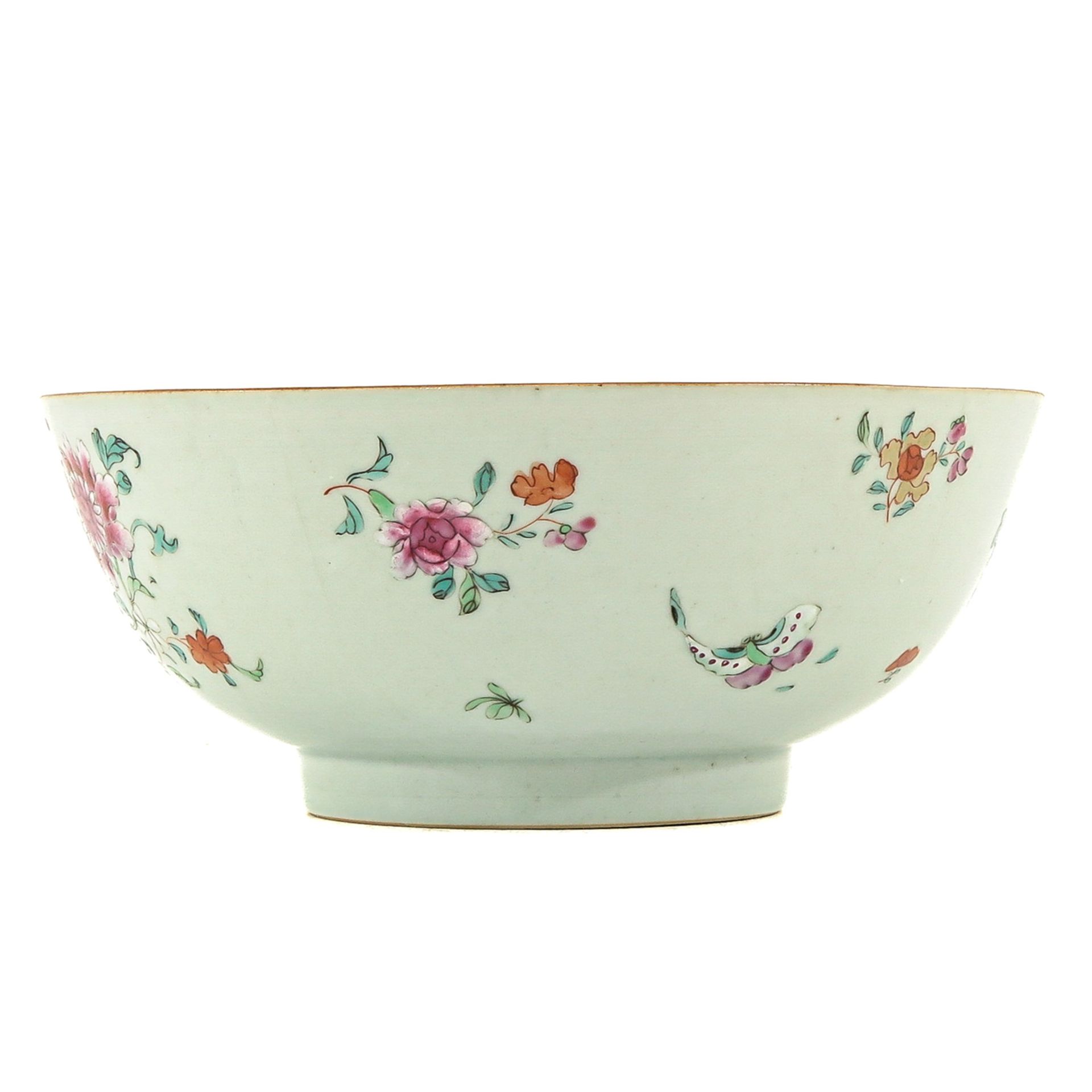 A Large Famille Rose Serving Bowl - Image 2 of 9