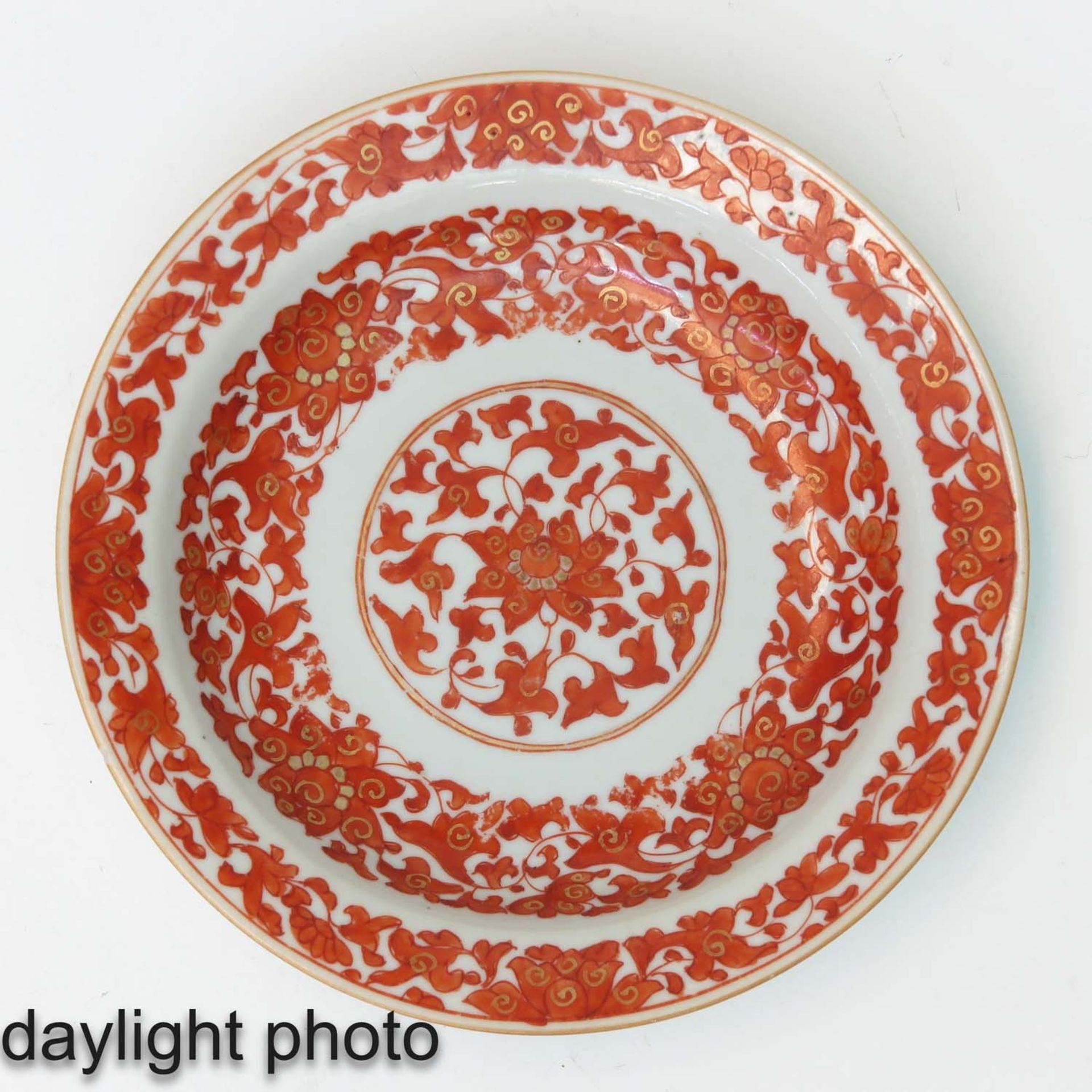 A Series of 3 Small Milk and Blood Decor Plates - Image 9 of 10