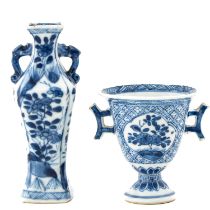 A Lot of 2 Small Blue and White Vases