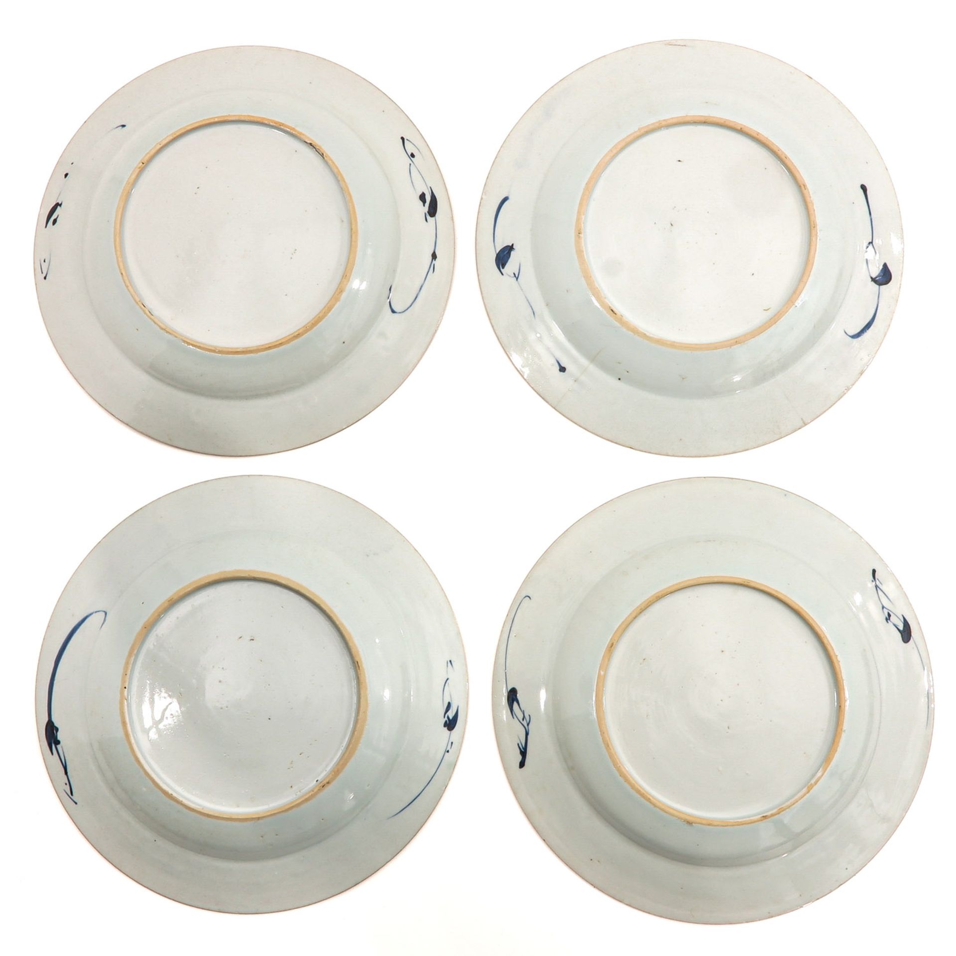 A Collection of 4 Blue and White Plates - Image 2 of 9