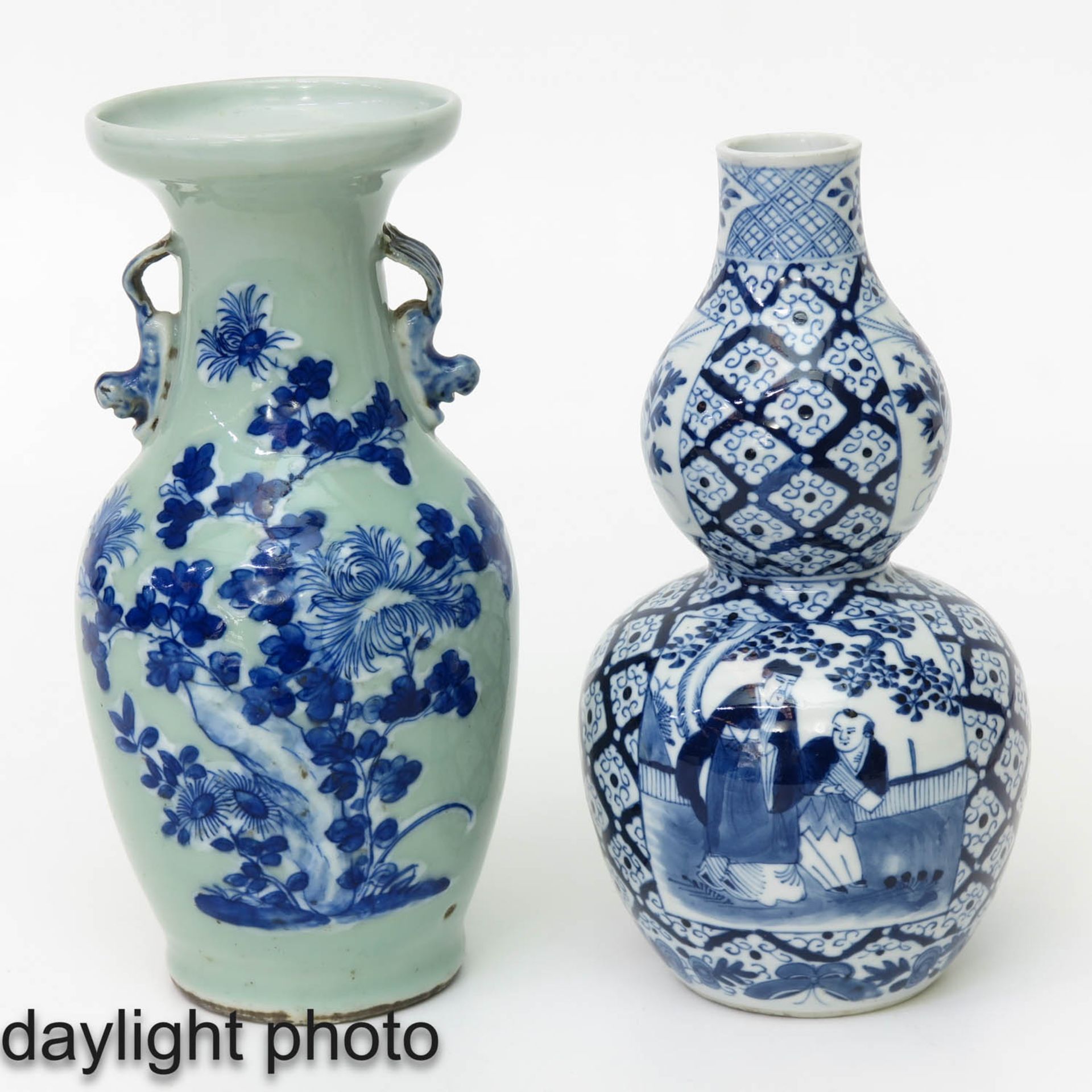 A Lot of 2 Vases - Image 7 of 10