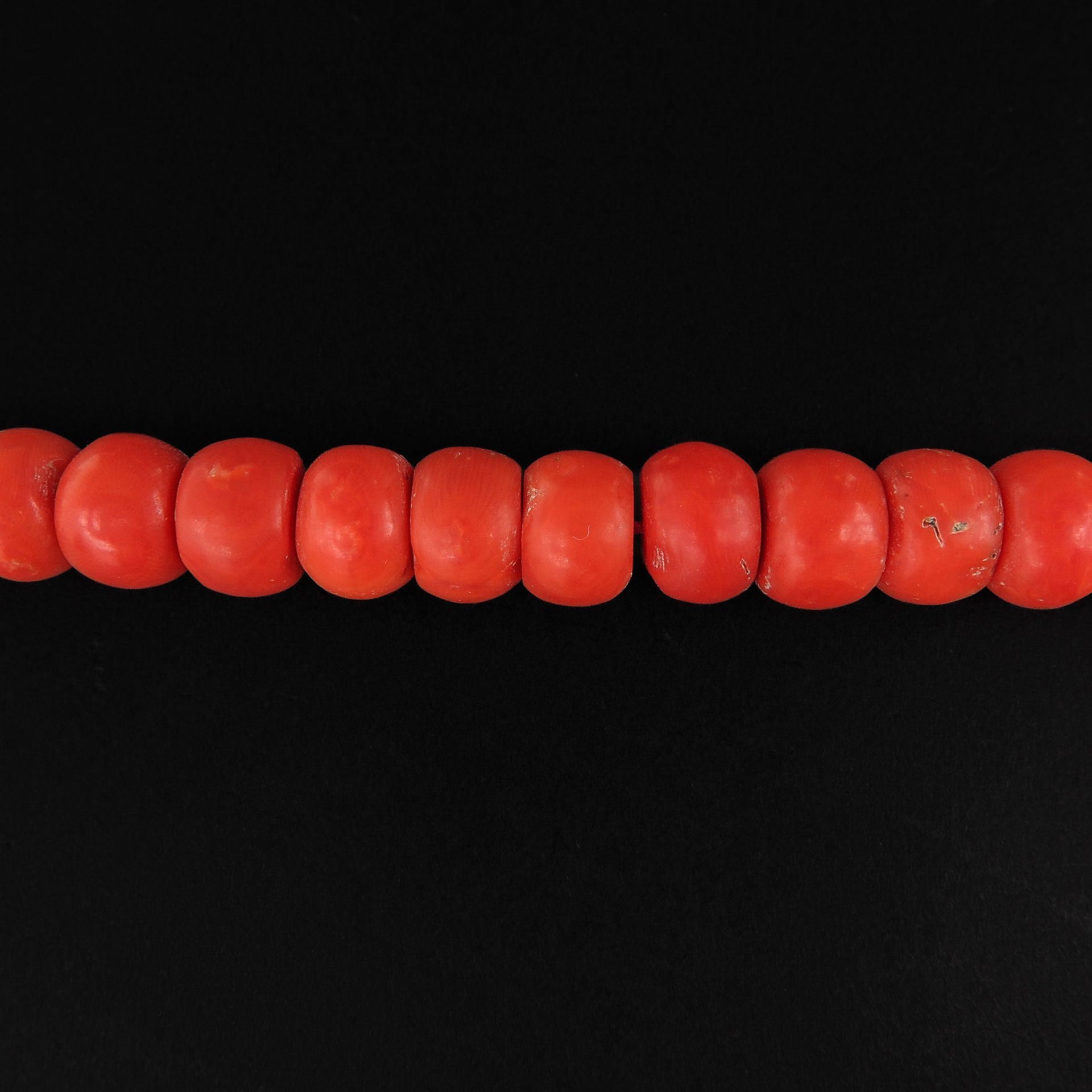 A Single Strand Red Coral Necklace - Image 5 of 7