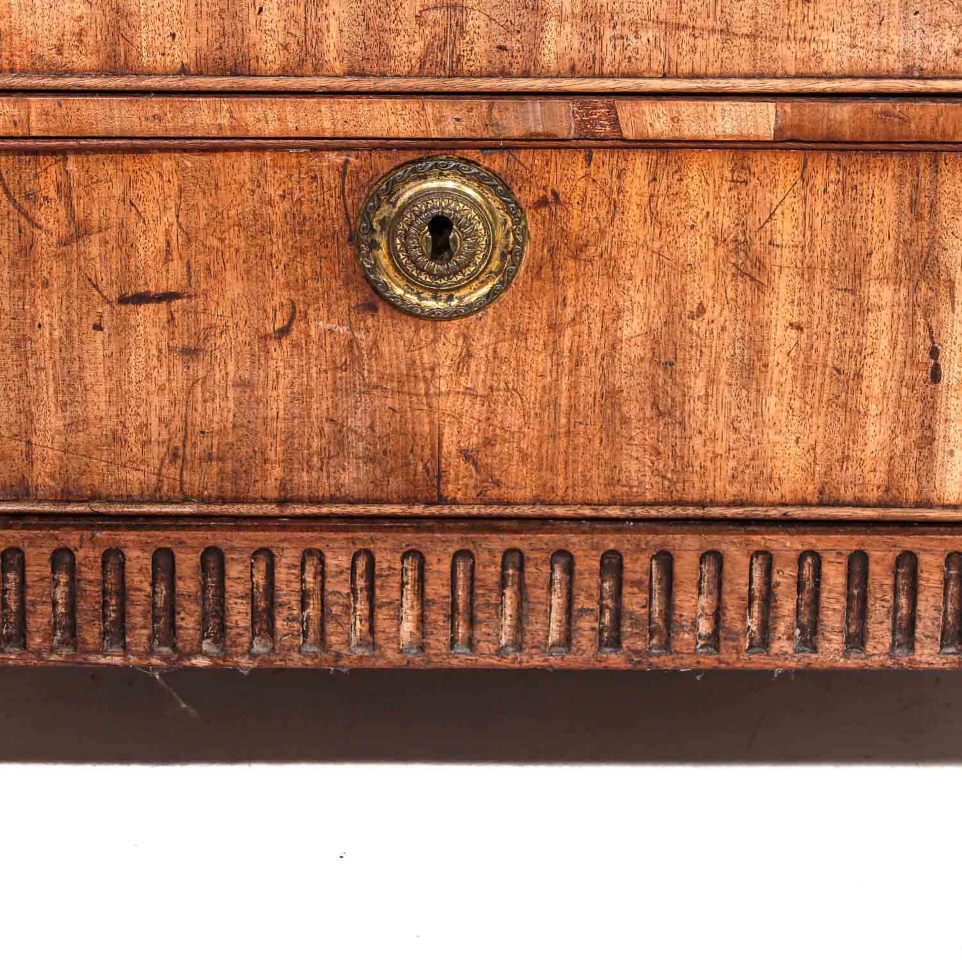 A 19th Century Chest of Drawers - Bild 10 aus 10