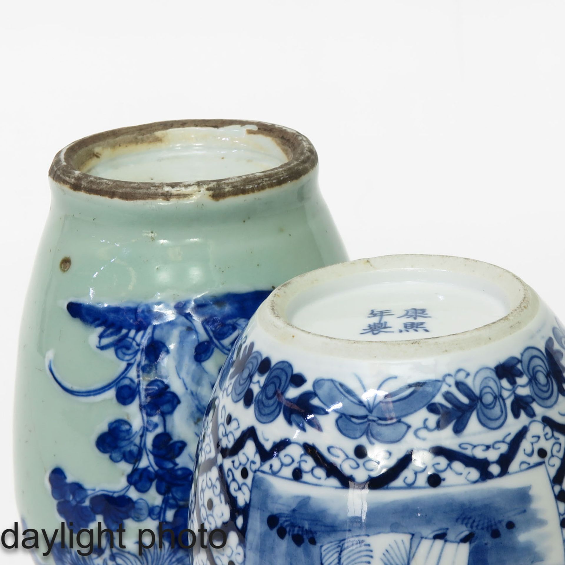 A Lot of 2 Vases - Image 8 of 10