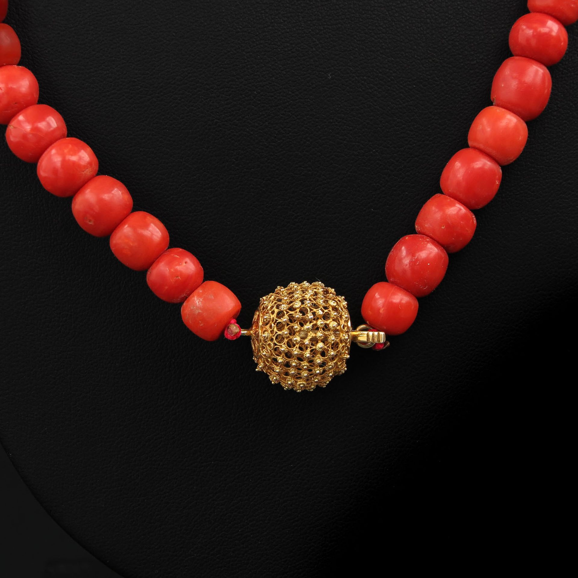 A Single Strand Red Coral Necklace - Image 2 of 7