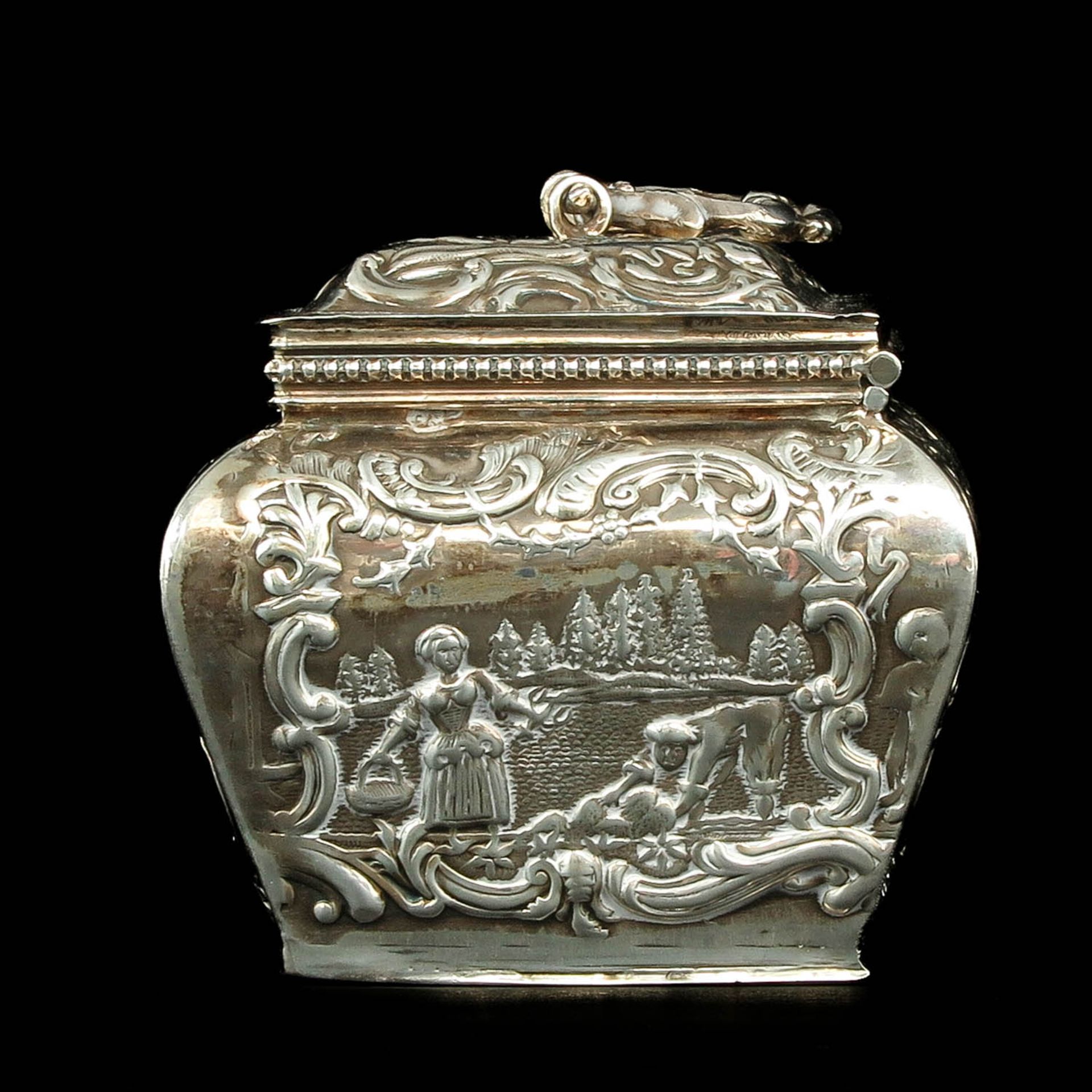 A 19th Century English Silver Box - Image 2 of 8
