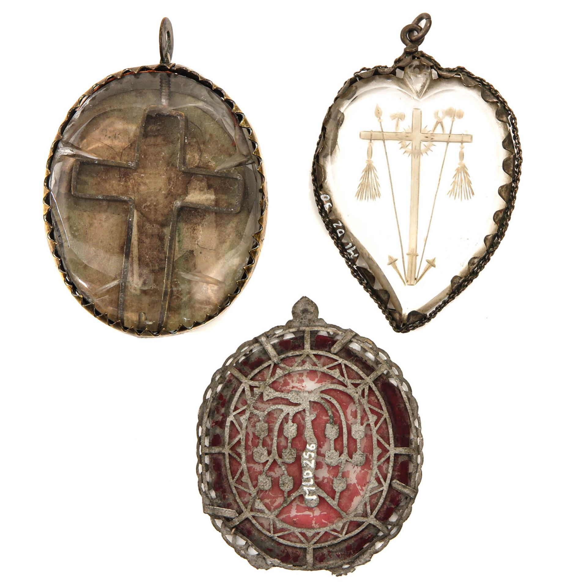 A Collection of 3 Religious Pendants - Bild 2 aus 8