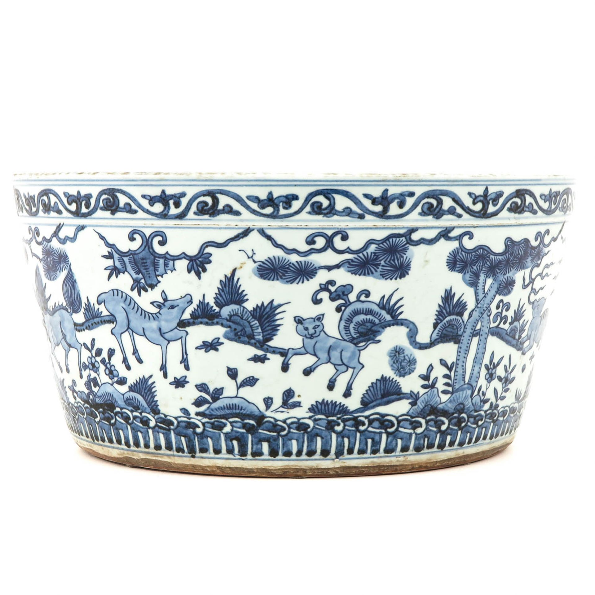 A Large Blue and White Pot - Image 4 of 10
