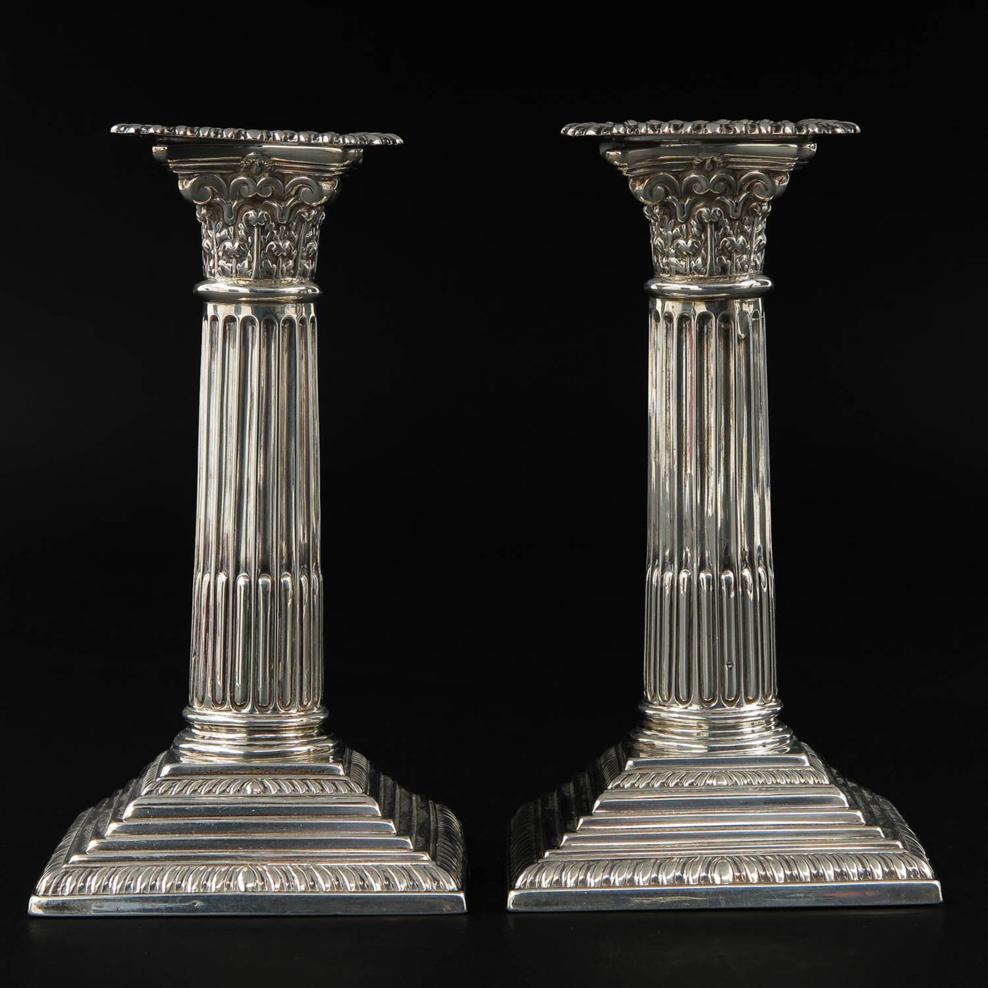 A Pair of English Silver Candlesticks - Bild 2 aus 8